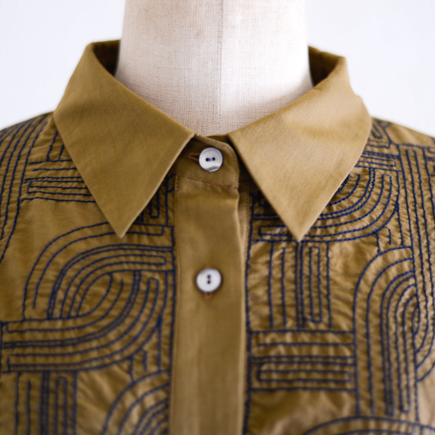 エンブロイダードコットンシャツ Khaki