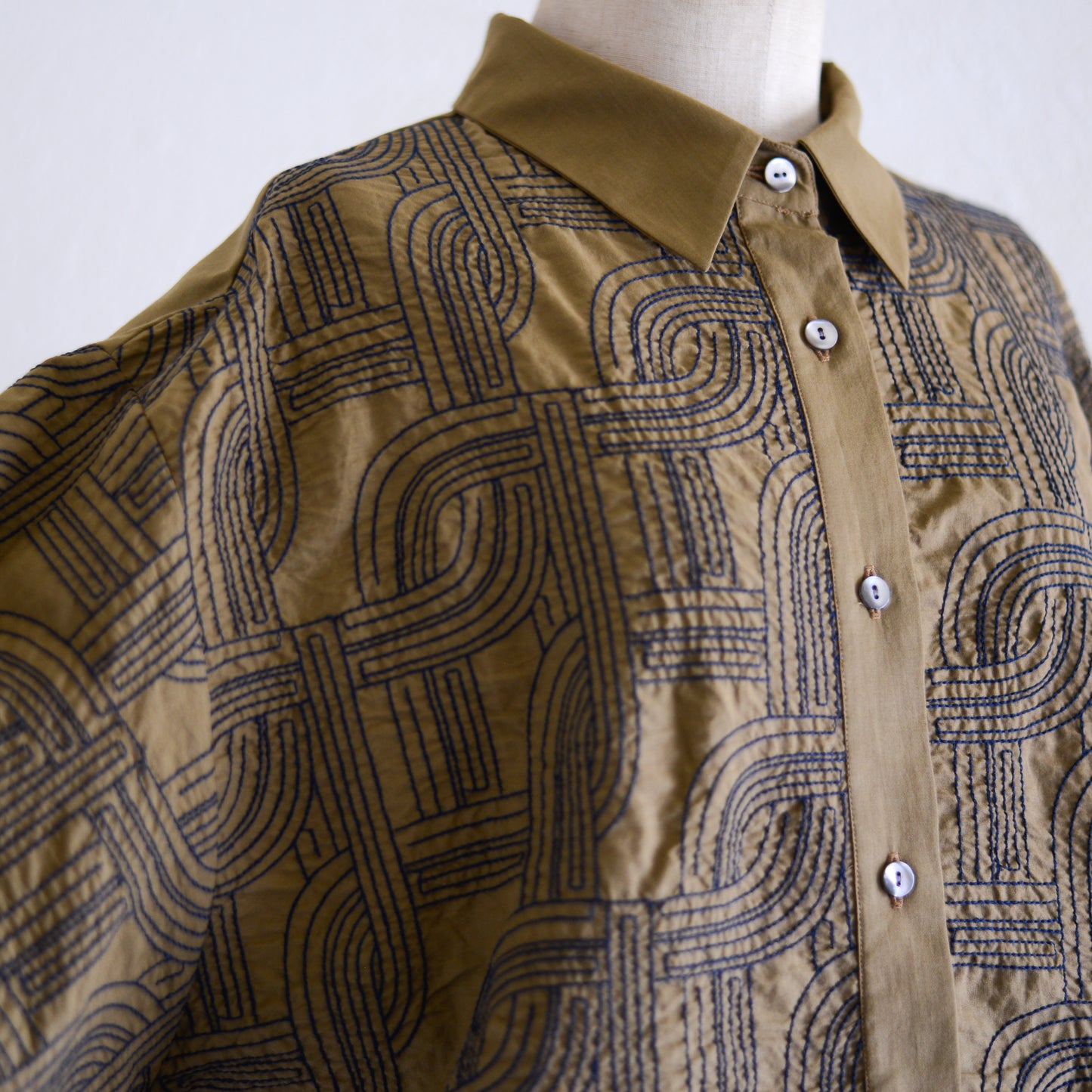エンブロイダードコットンシャツ Khaki