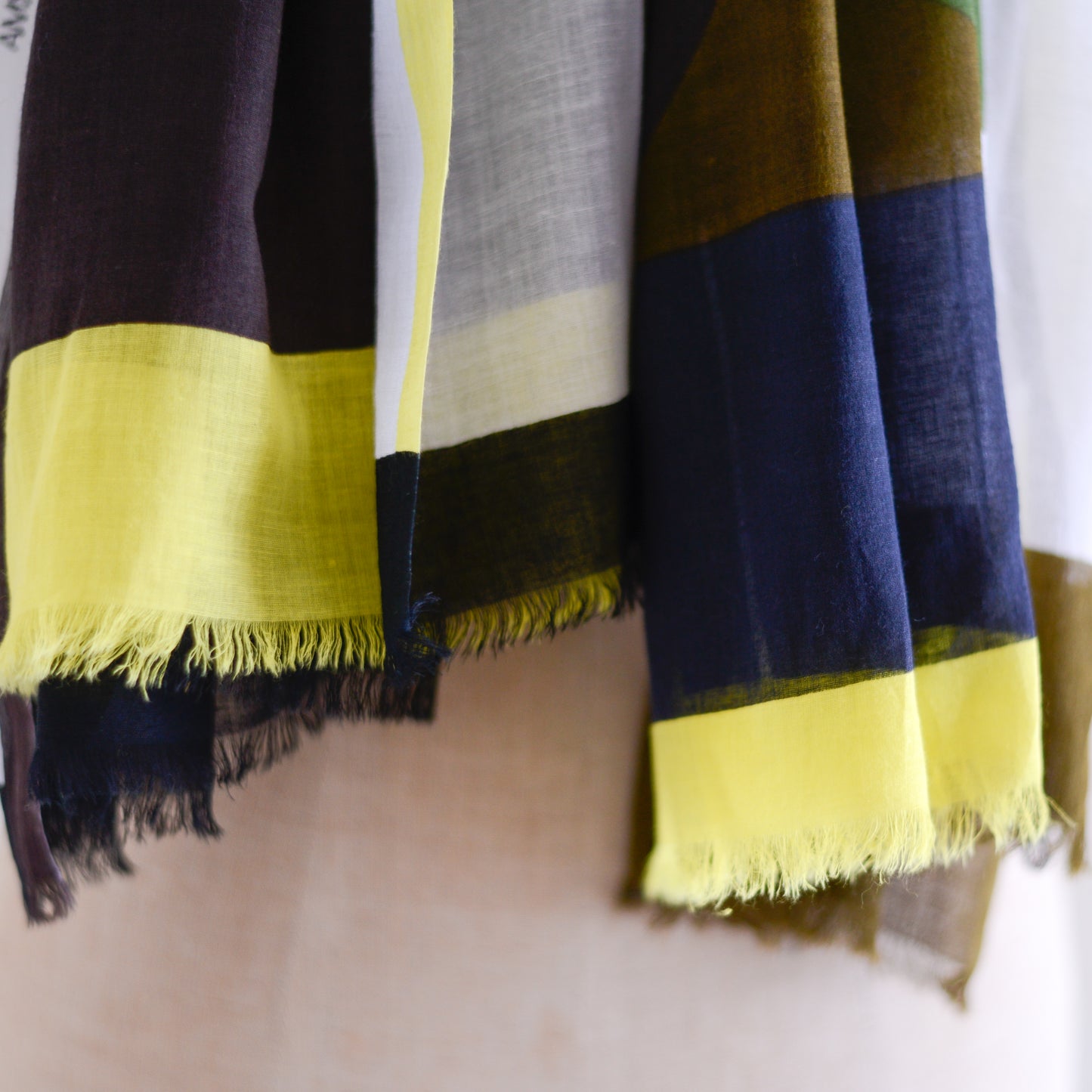 코튼 숄 라임 카키