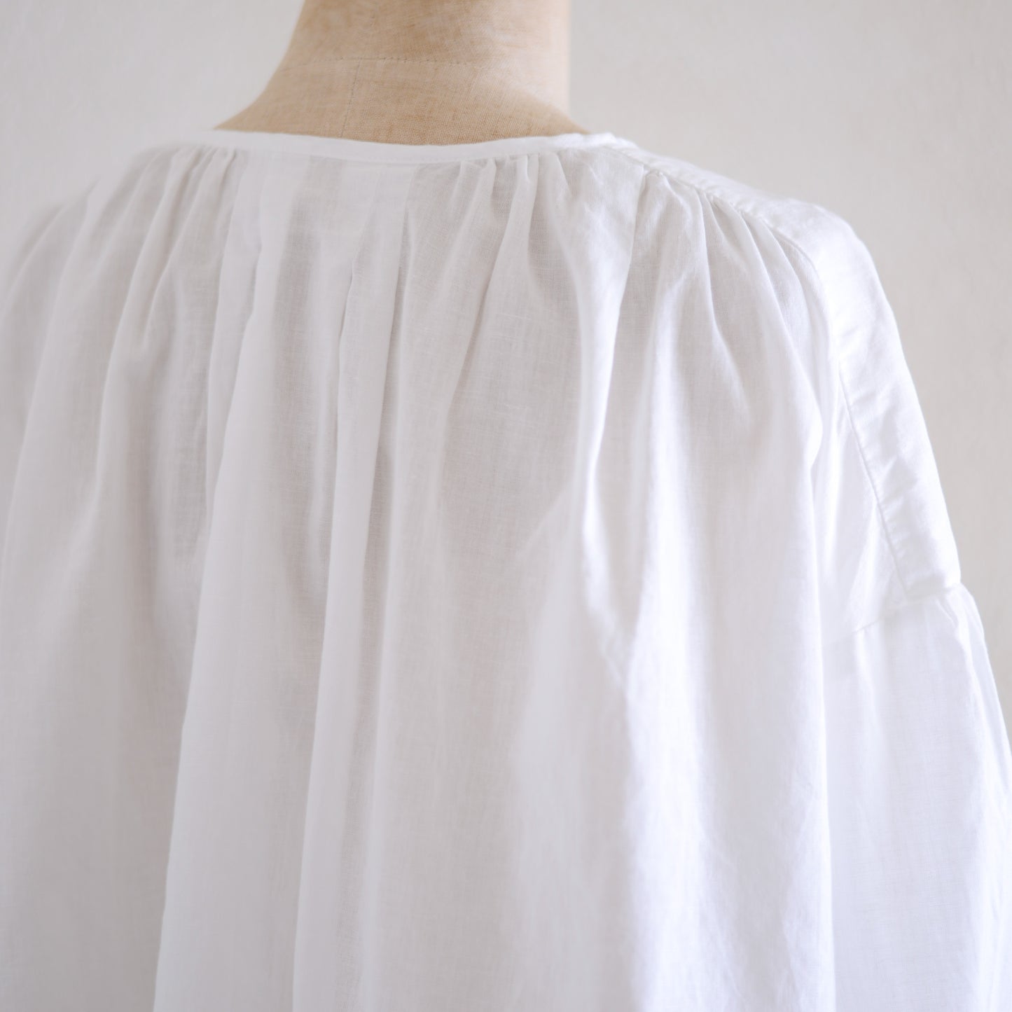 코튼 2웨이 엠브로이드 블라우스 Off White