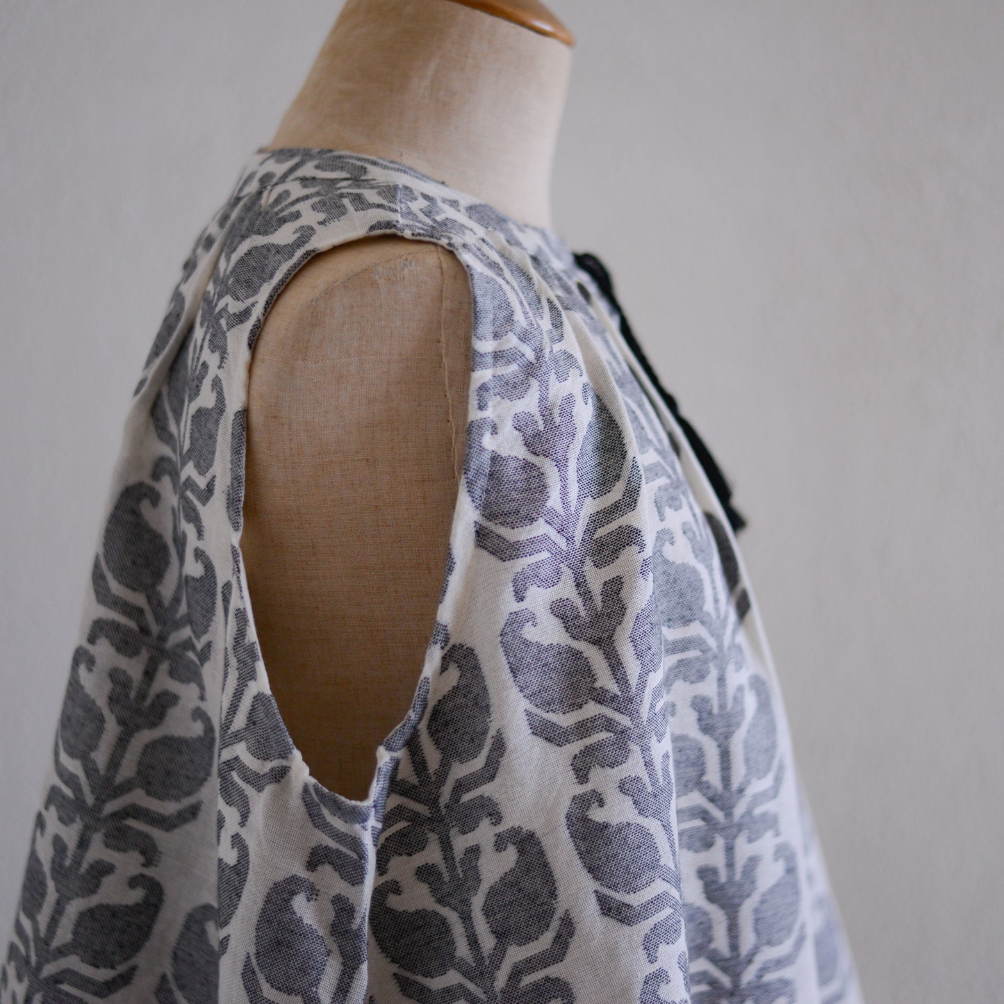 コットンジャガードスリーブレス Natural ×Black