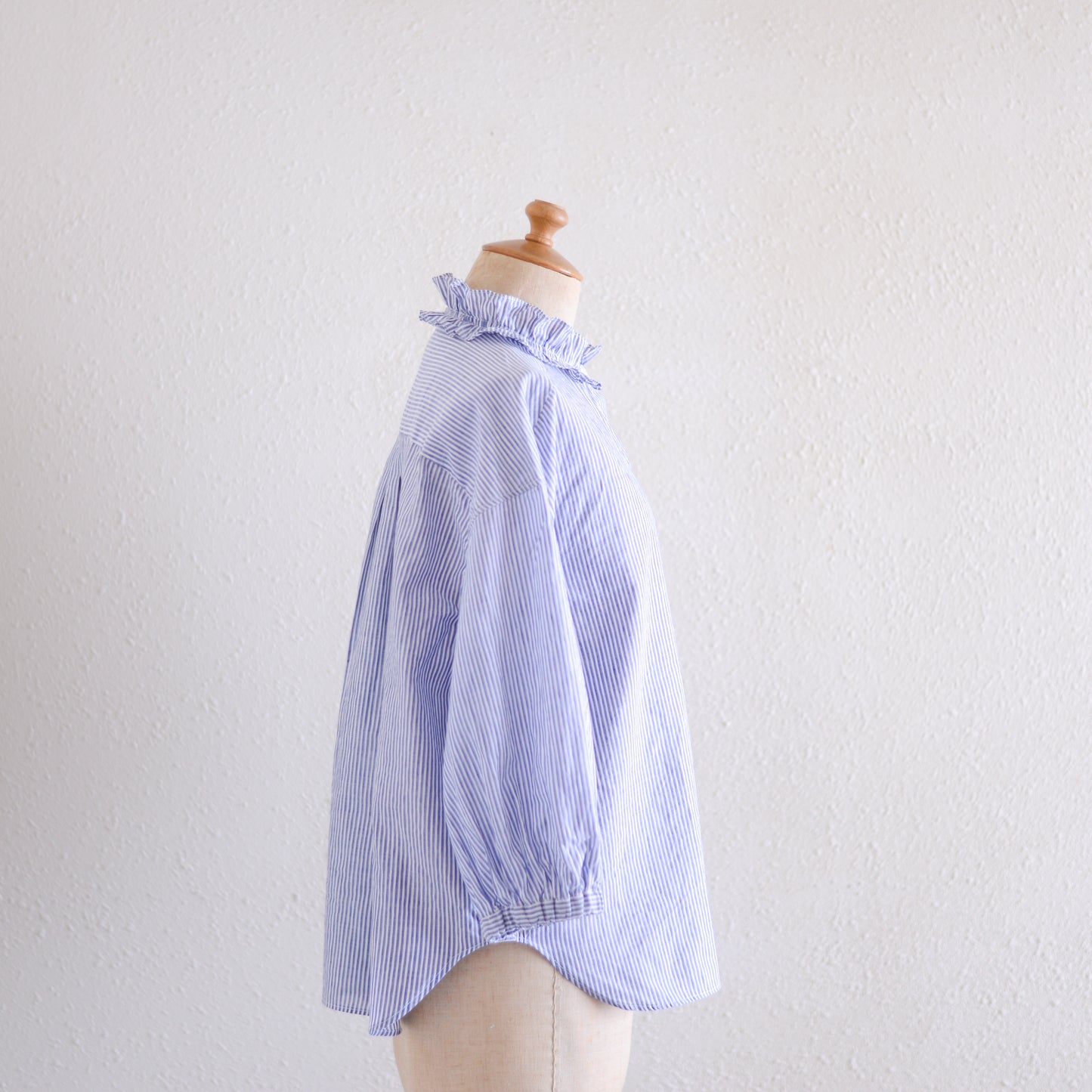 Cotton Linen Frill Collar 3/4 Sleeve Shirt Off White x Navy