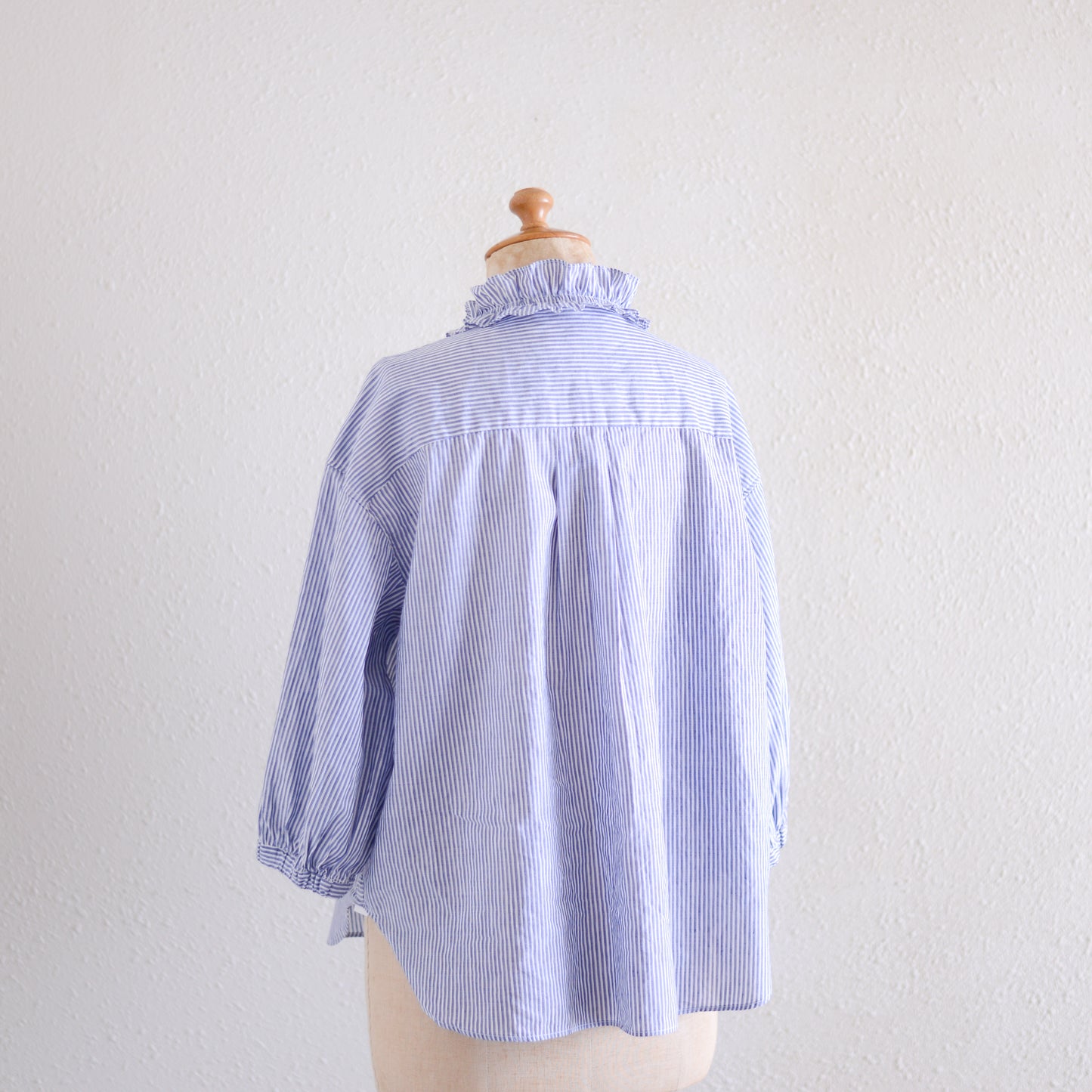 Cotton Linen Frill Collar 3/4 Sleeve Shirt Off White x Navy