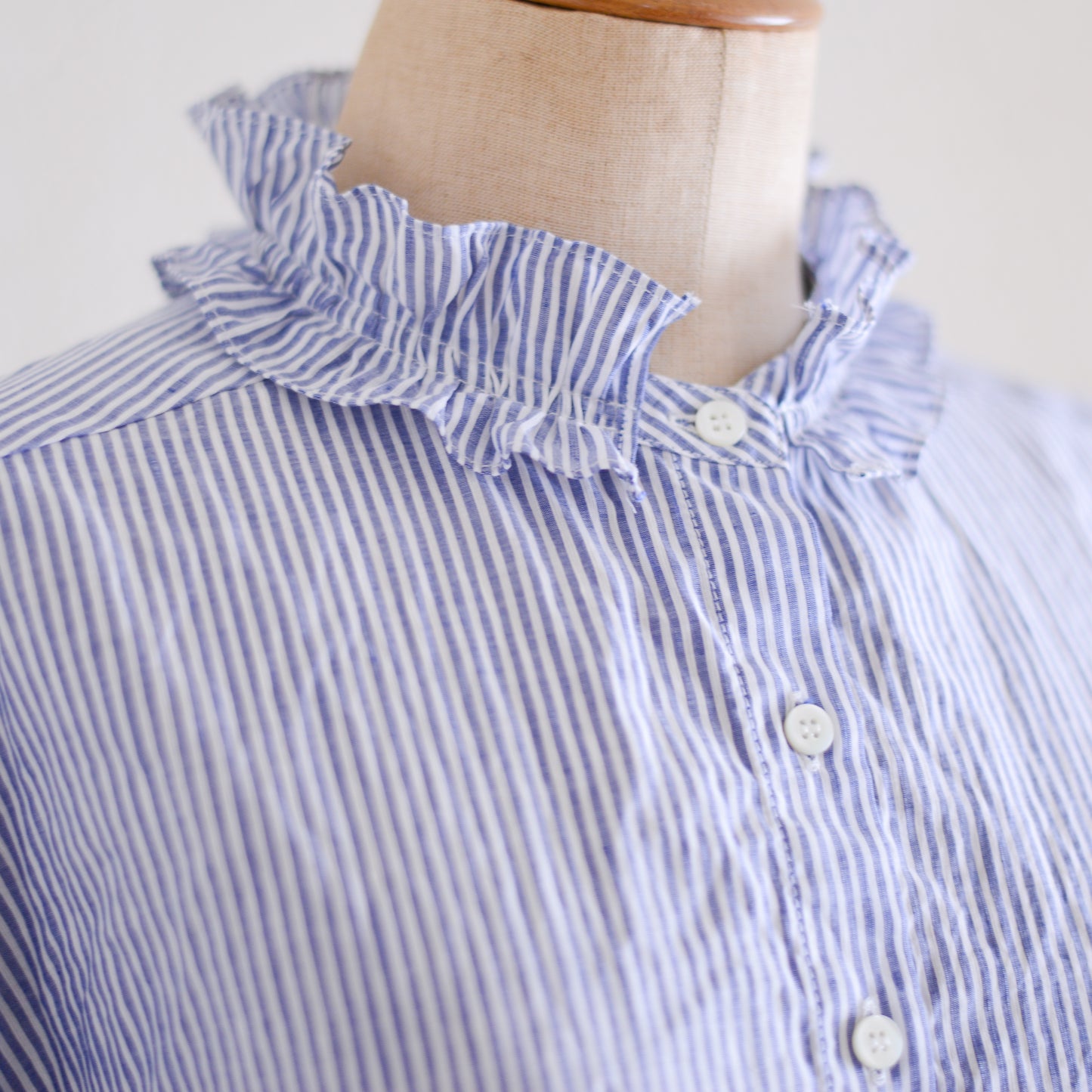 Cotton Linen Frill Collar 3/4 Sleeve Shirt Off White x Navy