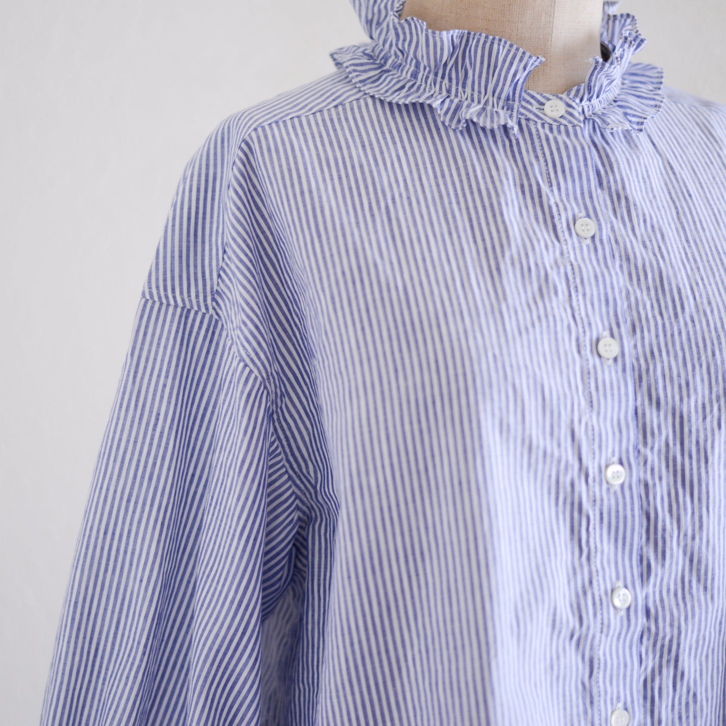 Cotton Linen Frill Collar 3/4 Sleeve Shirt Off White x Navy
