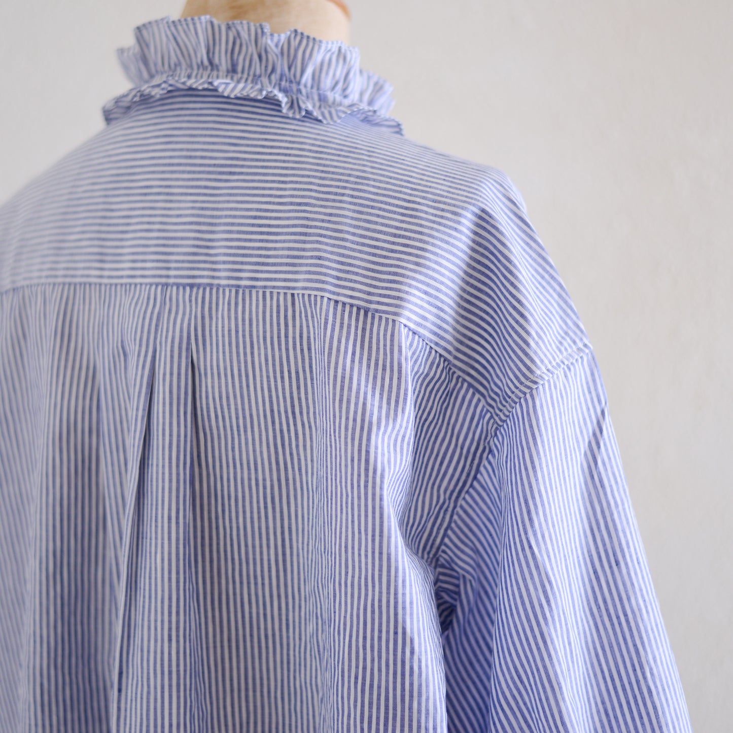 Cotton Linen Frill Collar 3/4 Sleeve Shirt Off White x Navy