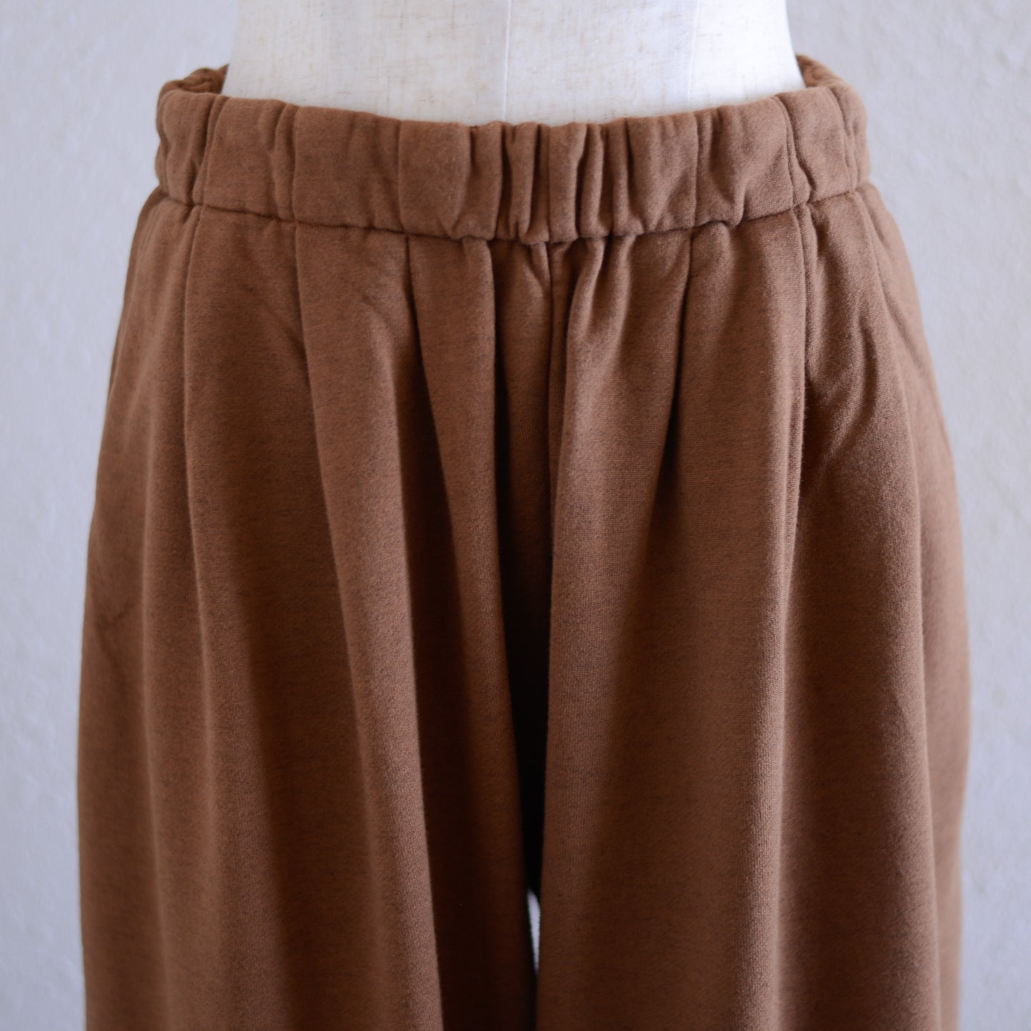 Cotton wool tapered pants Mocha