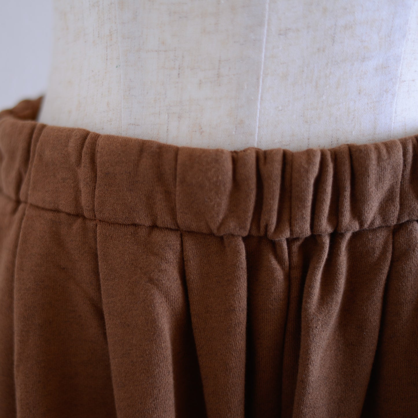 Cotton wool tapered pants Mocha