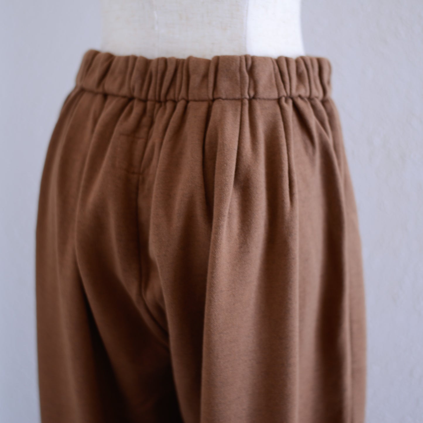 Cotton wool tapered pants Mocha