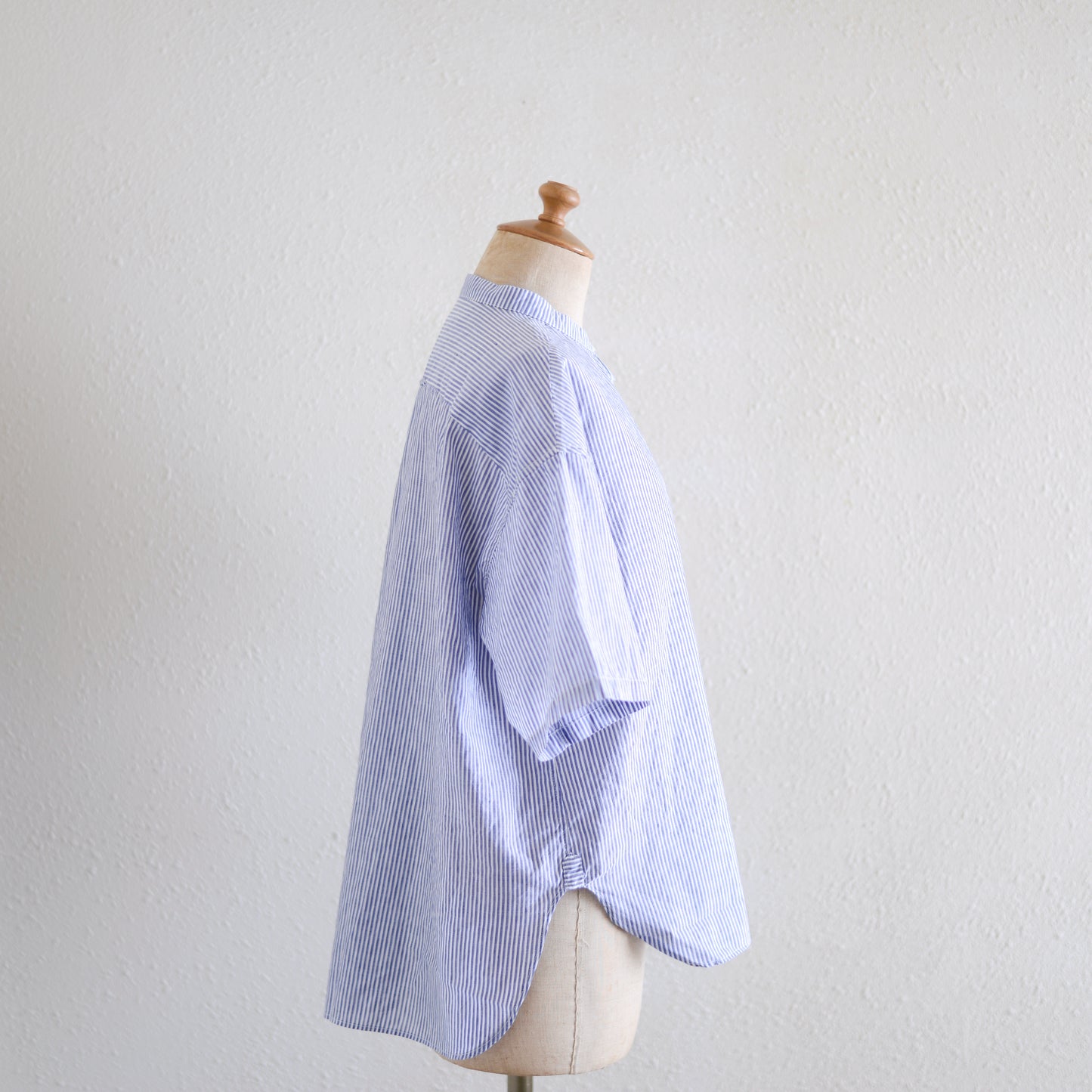 コットンリネンバンドカラー半袖シャツ Off White × Navy