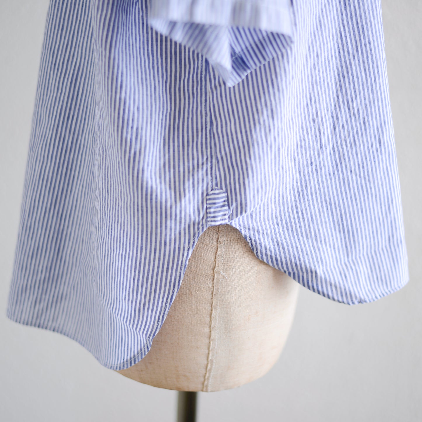 コットンリネンバンドカラー半袖シャツ Off White × Navy