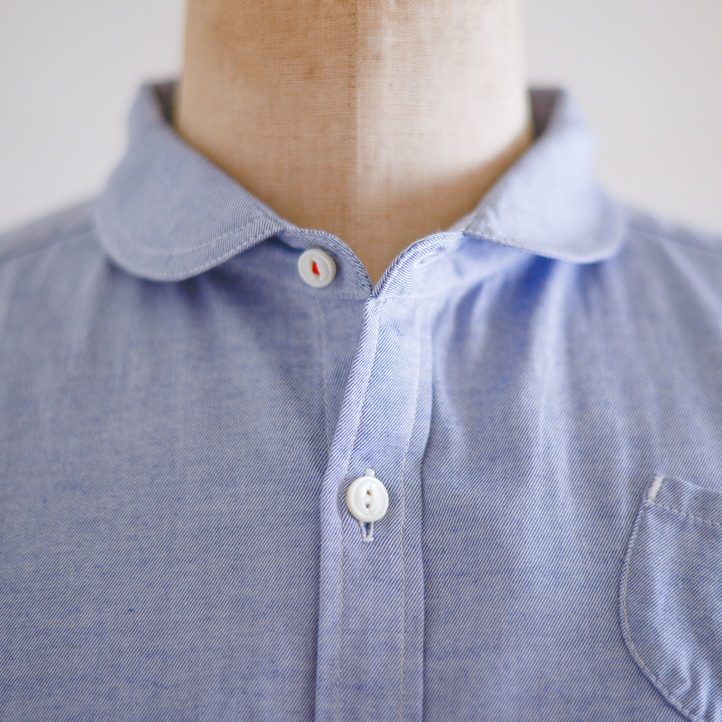 코튼 미니 포켓 라운드 칼라 셔츠 Blue