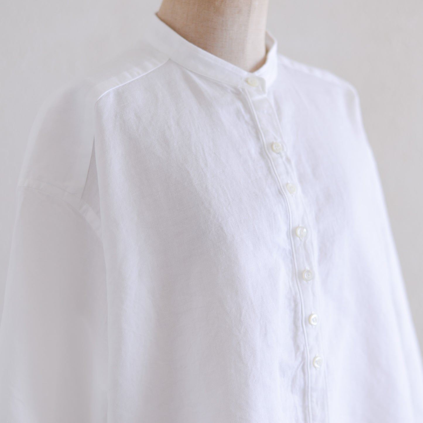 Linen cotton band collar shirt Off White