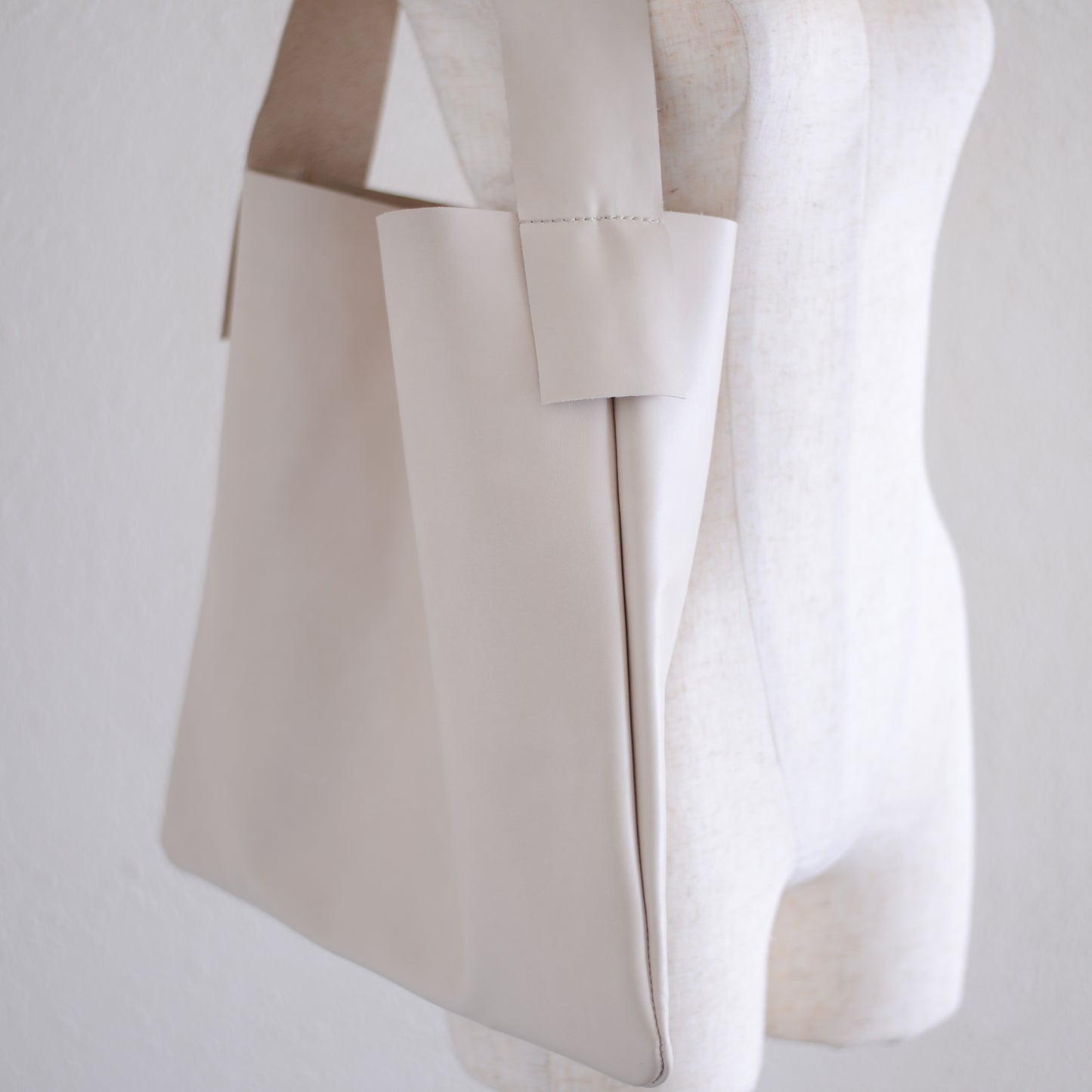 レザーショルダーバッグ Beige