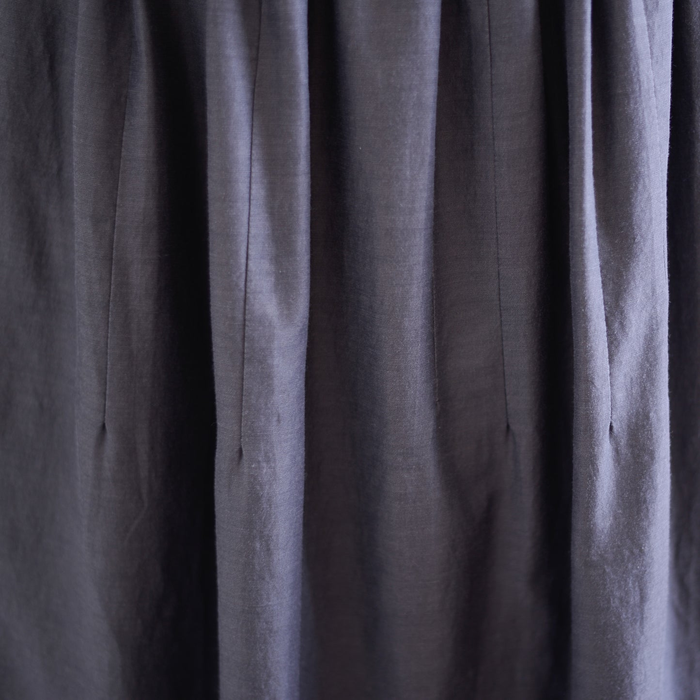 Cotton Cupro Wool Tuck Easy Skirt in Charcoal Grey