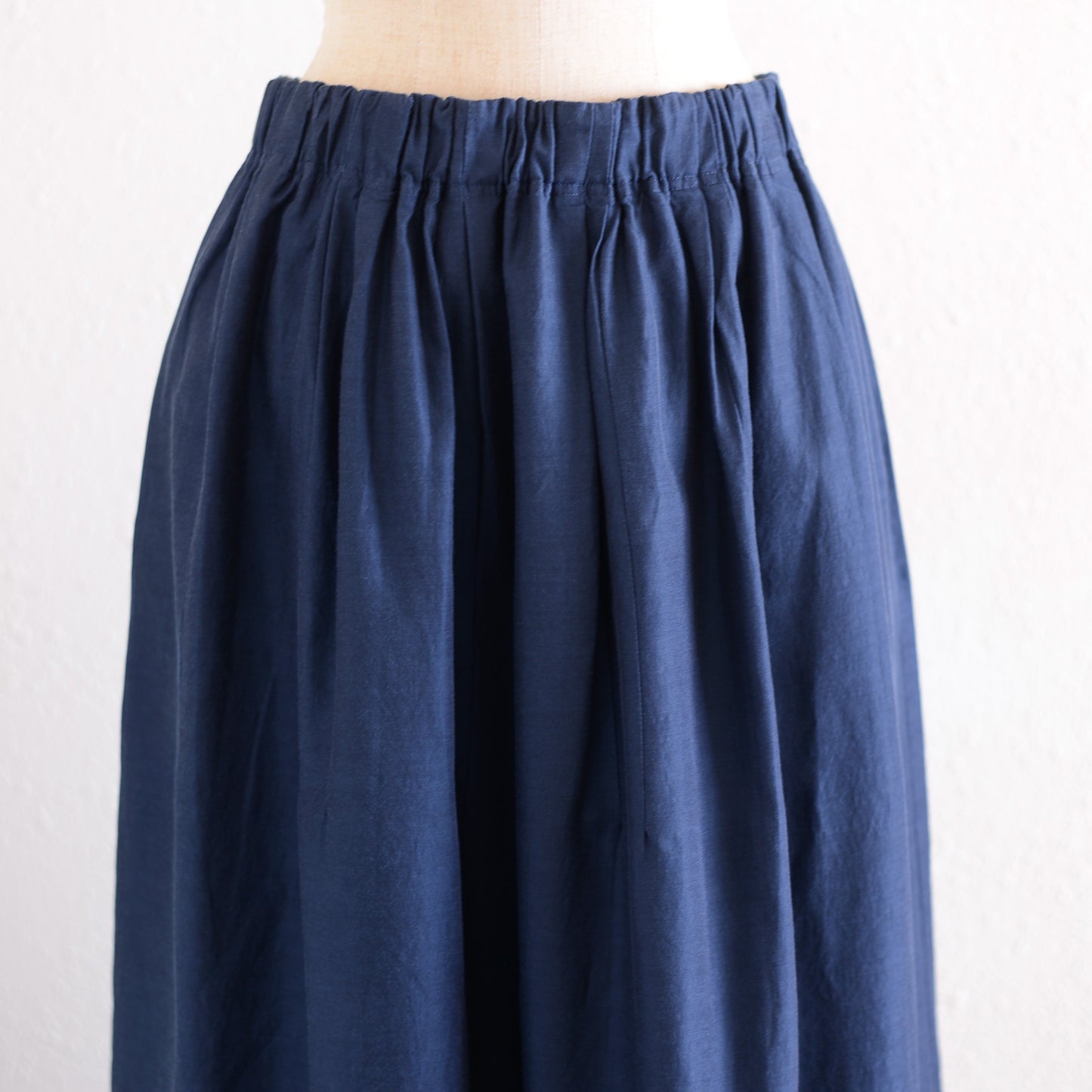 Cotton Cupro Wool Tuck Easy Skirt Black Navy