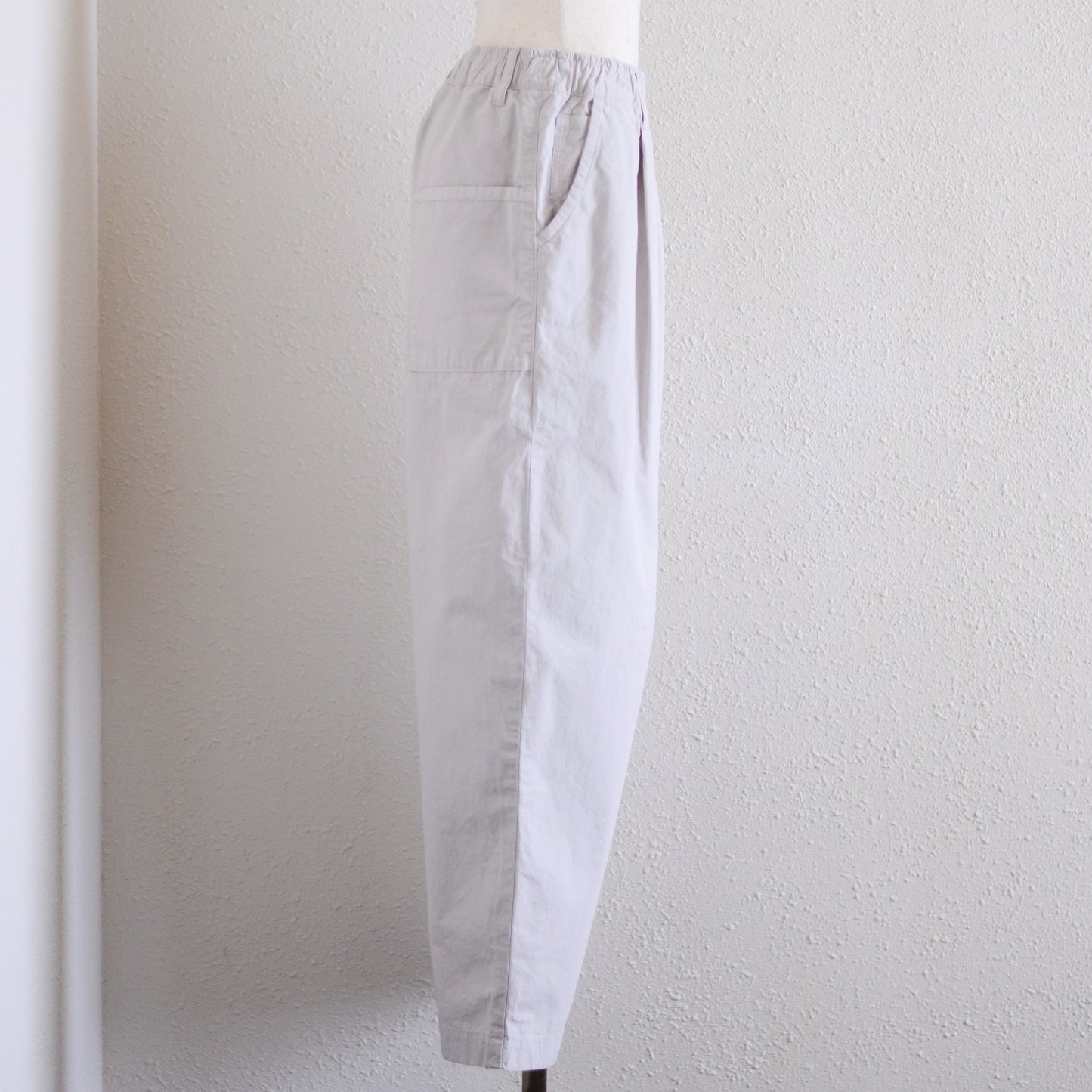 コットンオーバルテーパードパンツ Grayge
