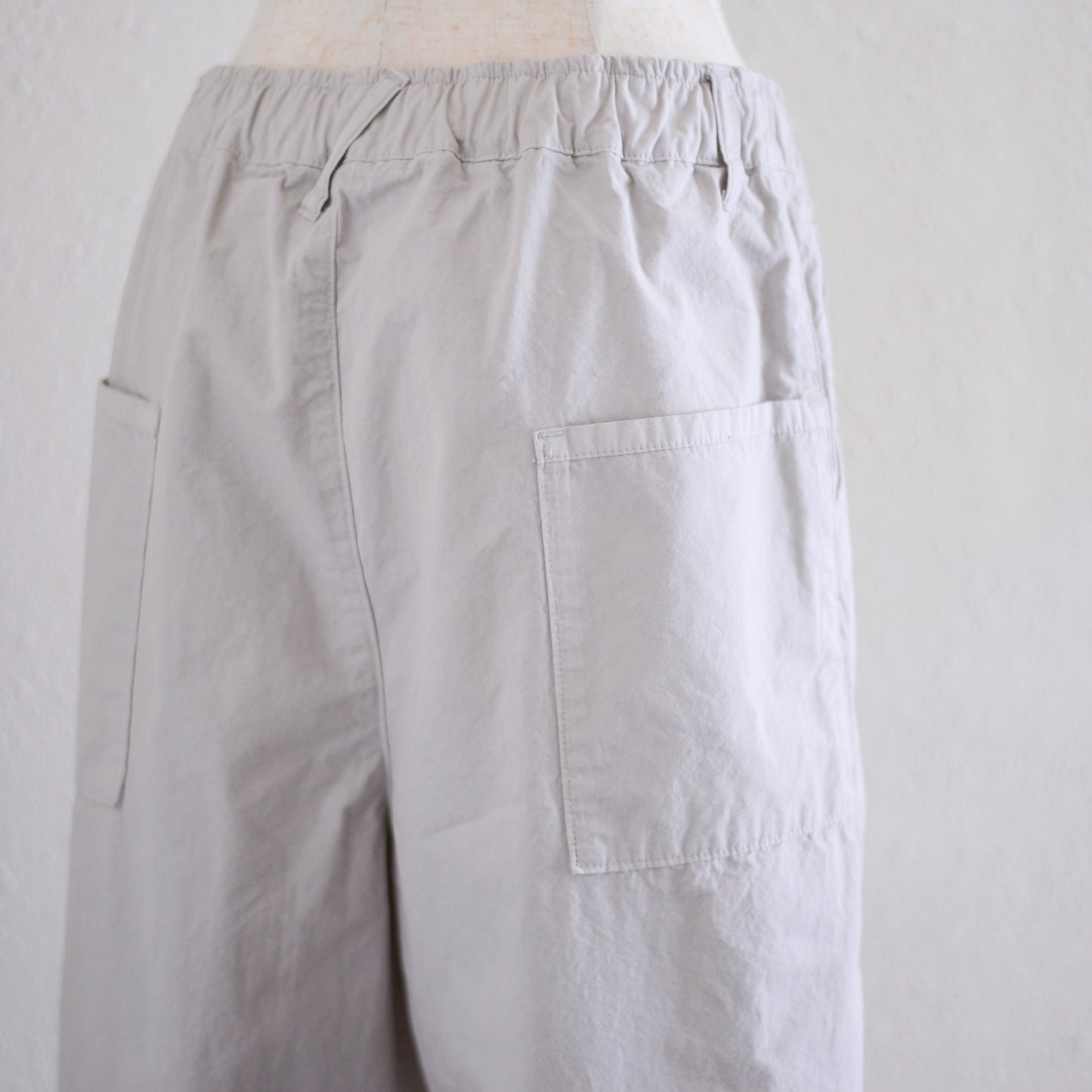 コットンオーバルテーパードパンツ Grayge