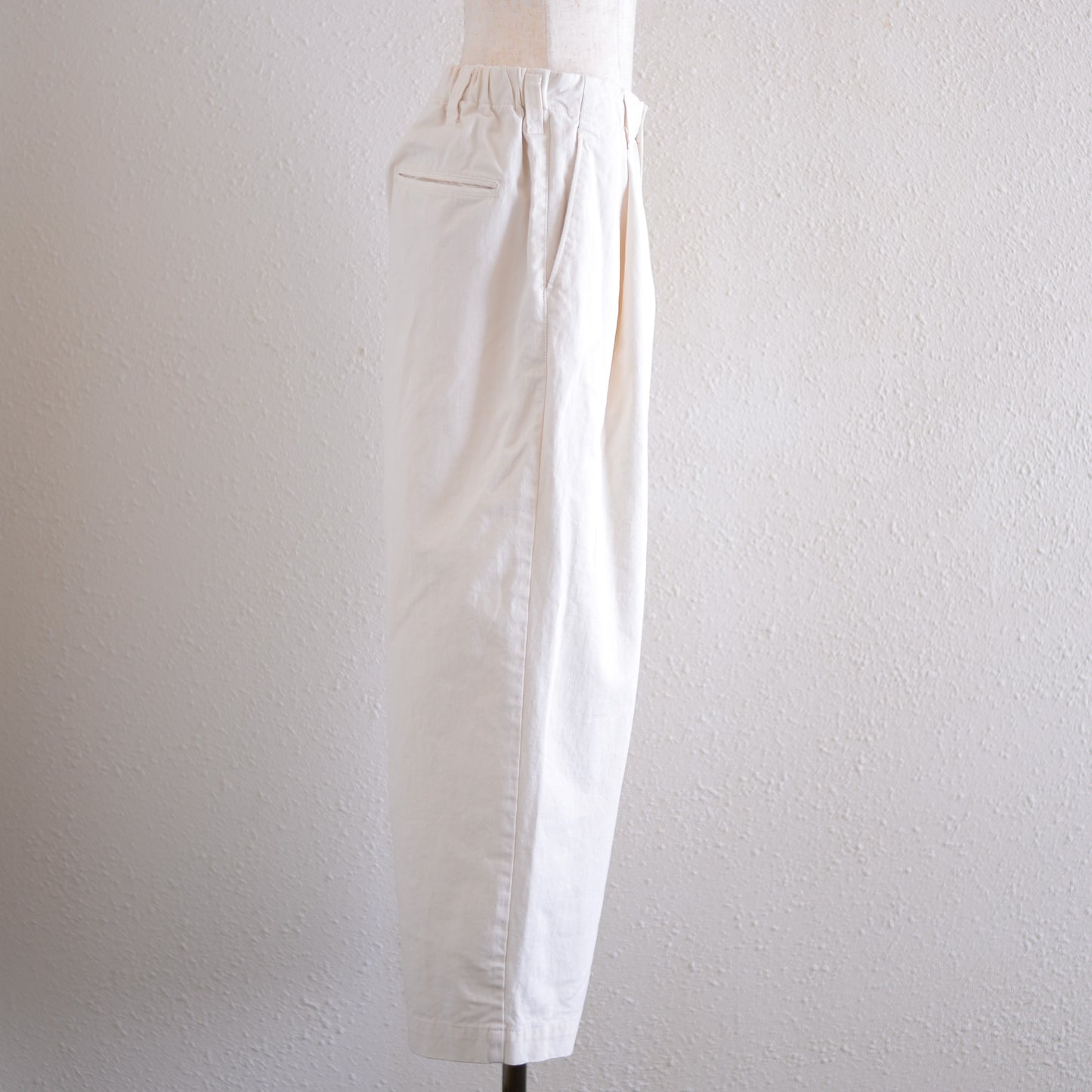 コットンテーパードチノパンツ Ivory