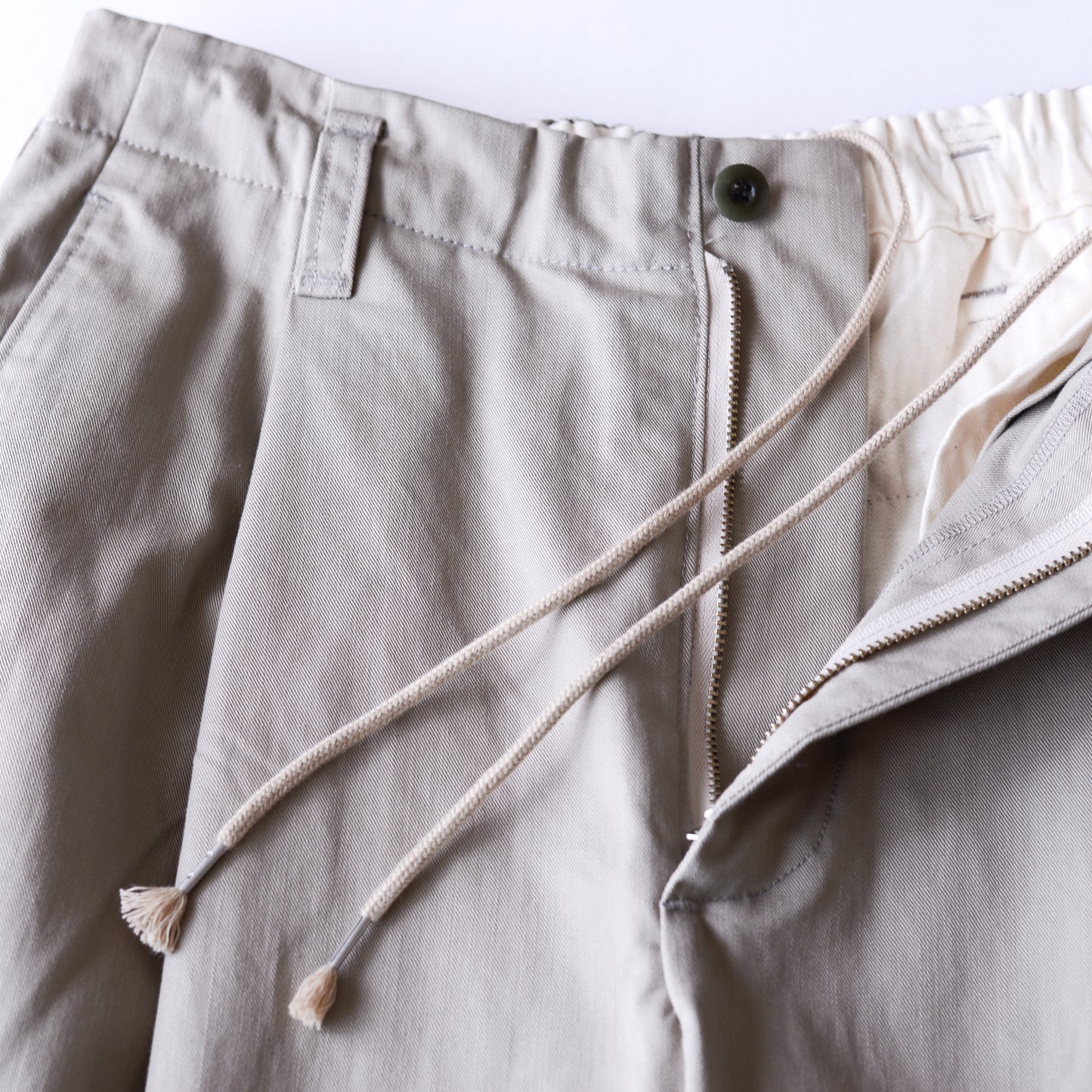 코튼 테이퍼드 치노 팬츠 Grayge