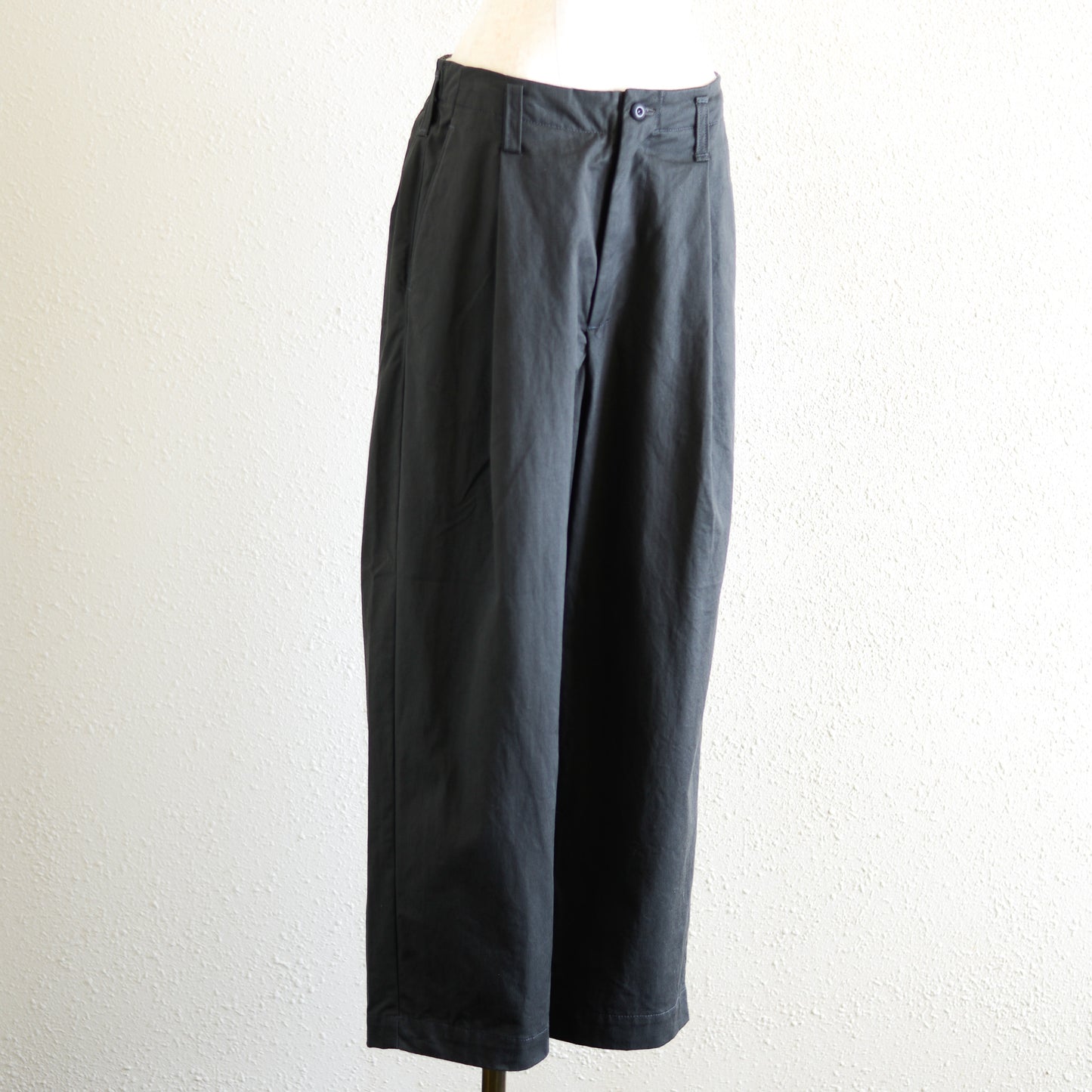 Cotton tapered chino pants in Charcoal Gray