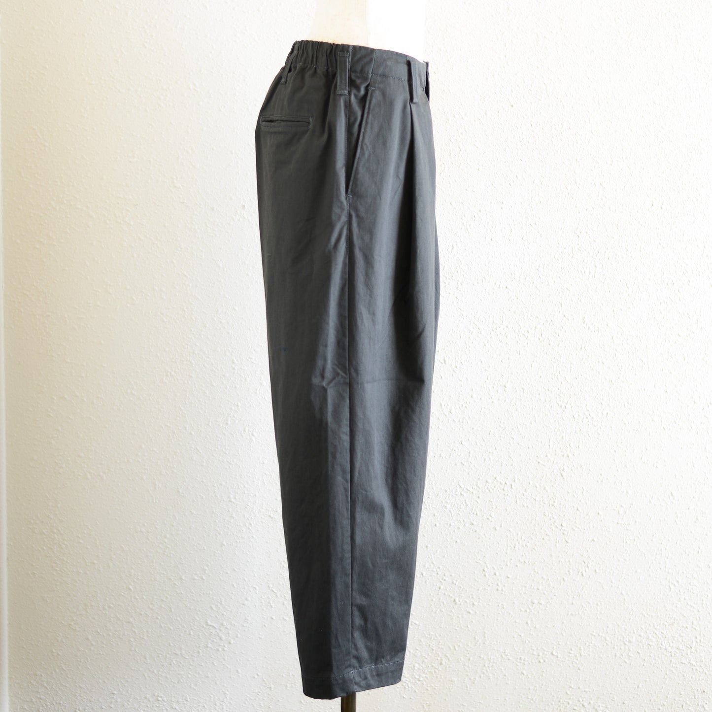Cotton tapered chino pants in Charcoal Gray