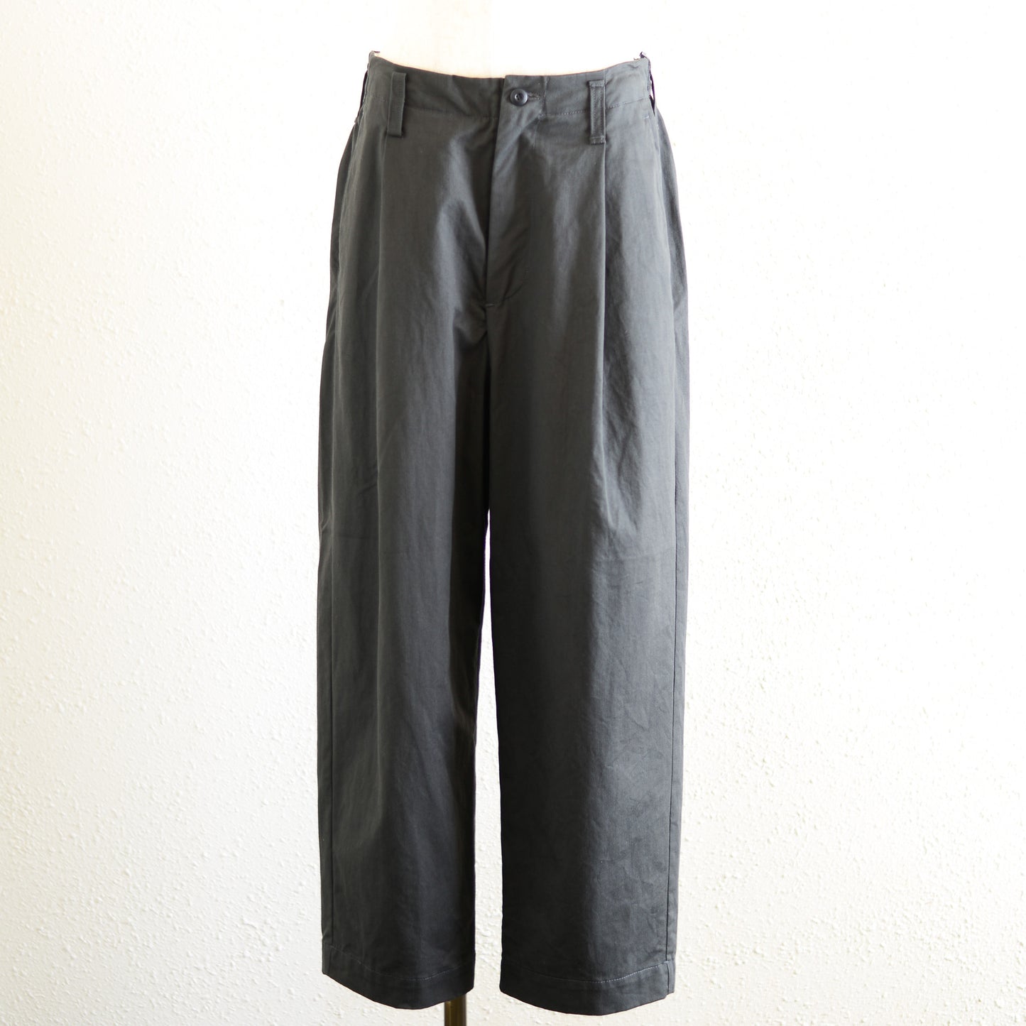 Cotton tapered chino pants in Charcoal Gray