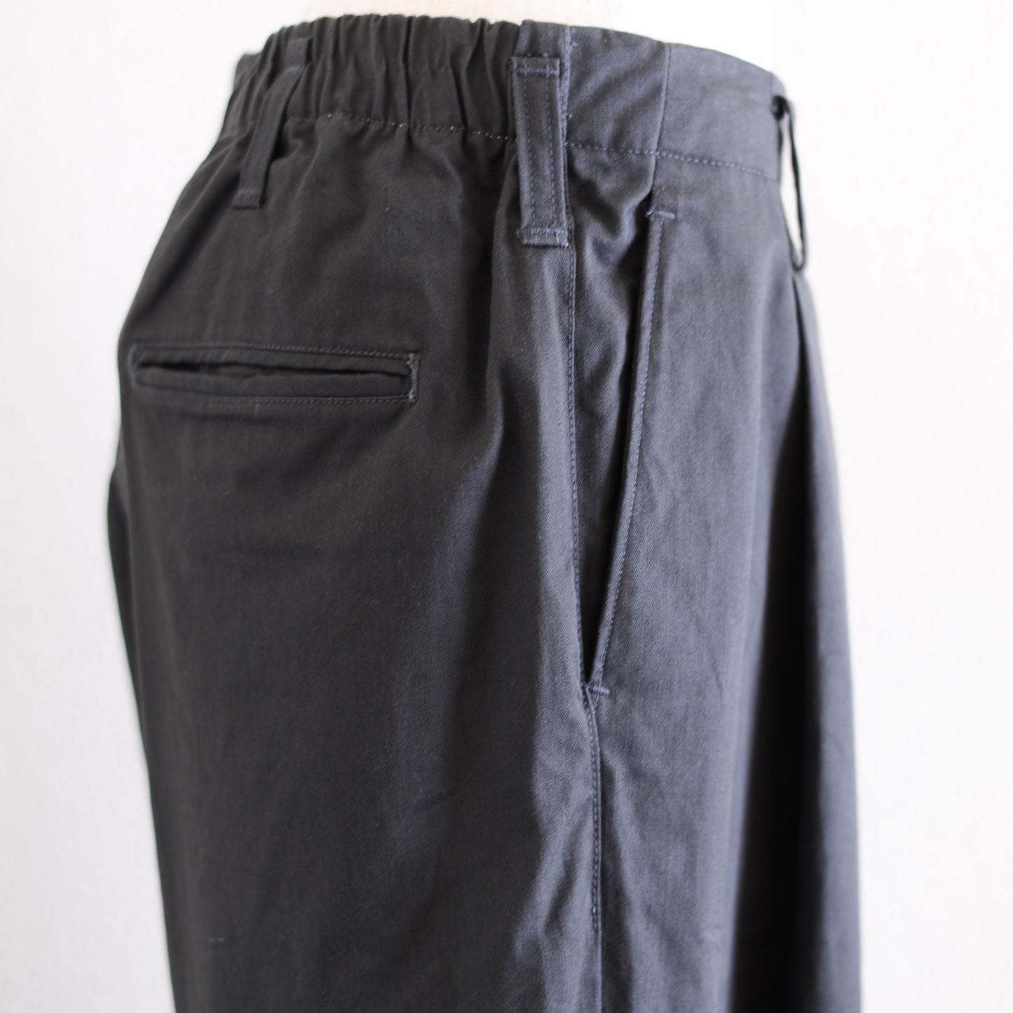 Cotton tapered chino pants in Charcoal Gray