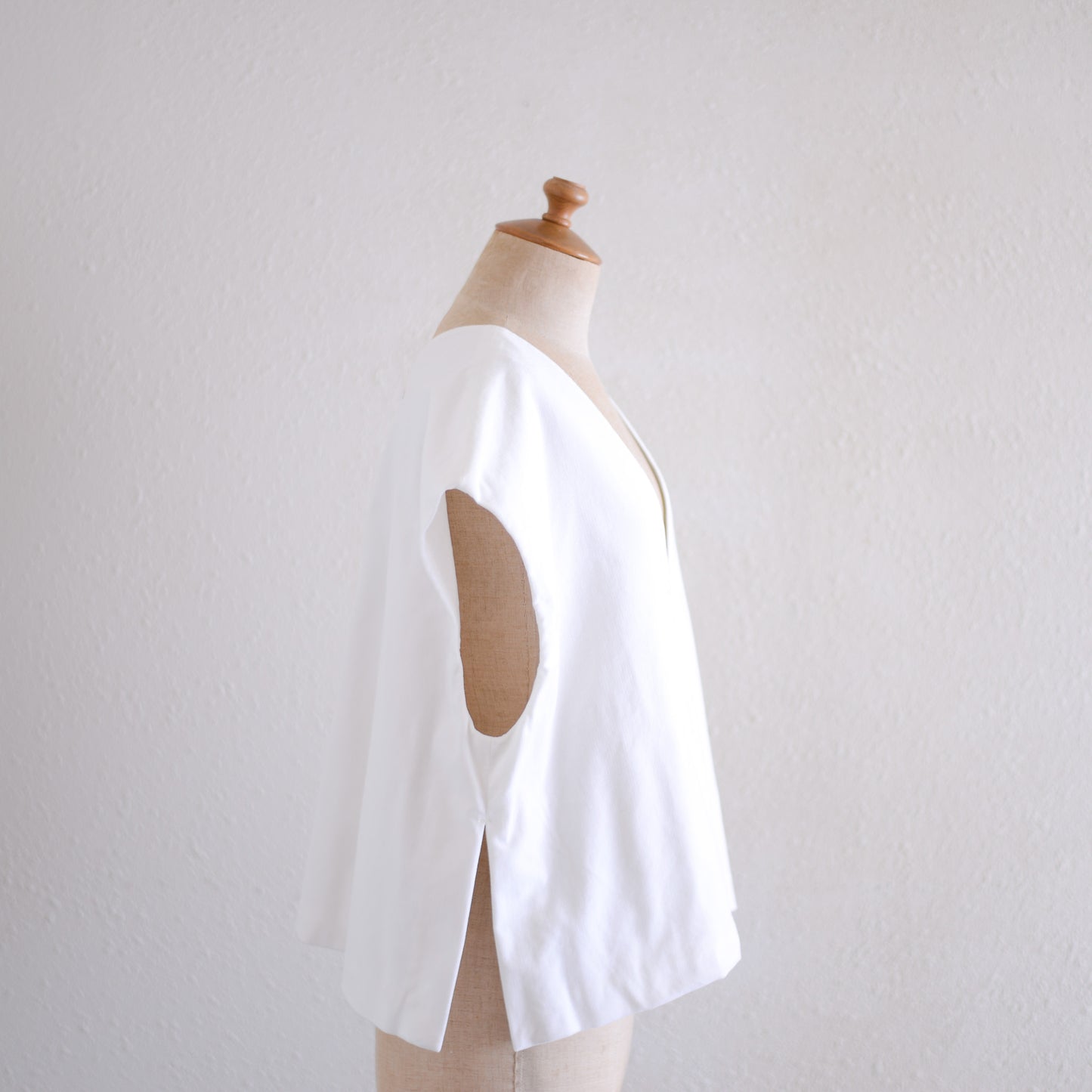 코튼 2웨이 V 넥 베스트 Off White