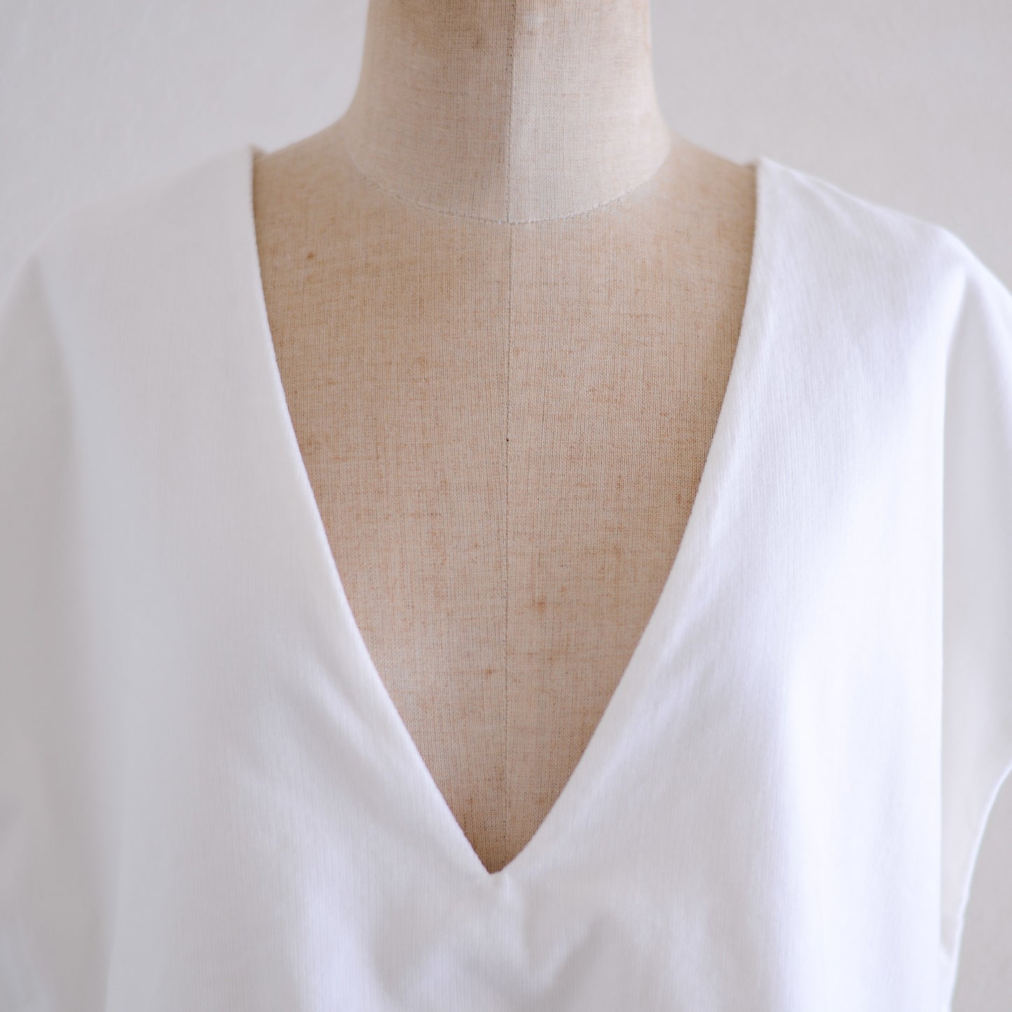 코튼 2웨이 V 넥 베스트 Off White