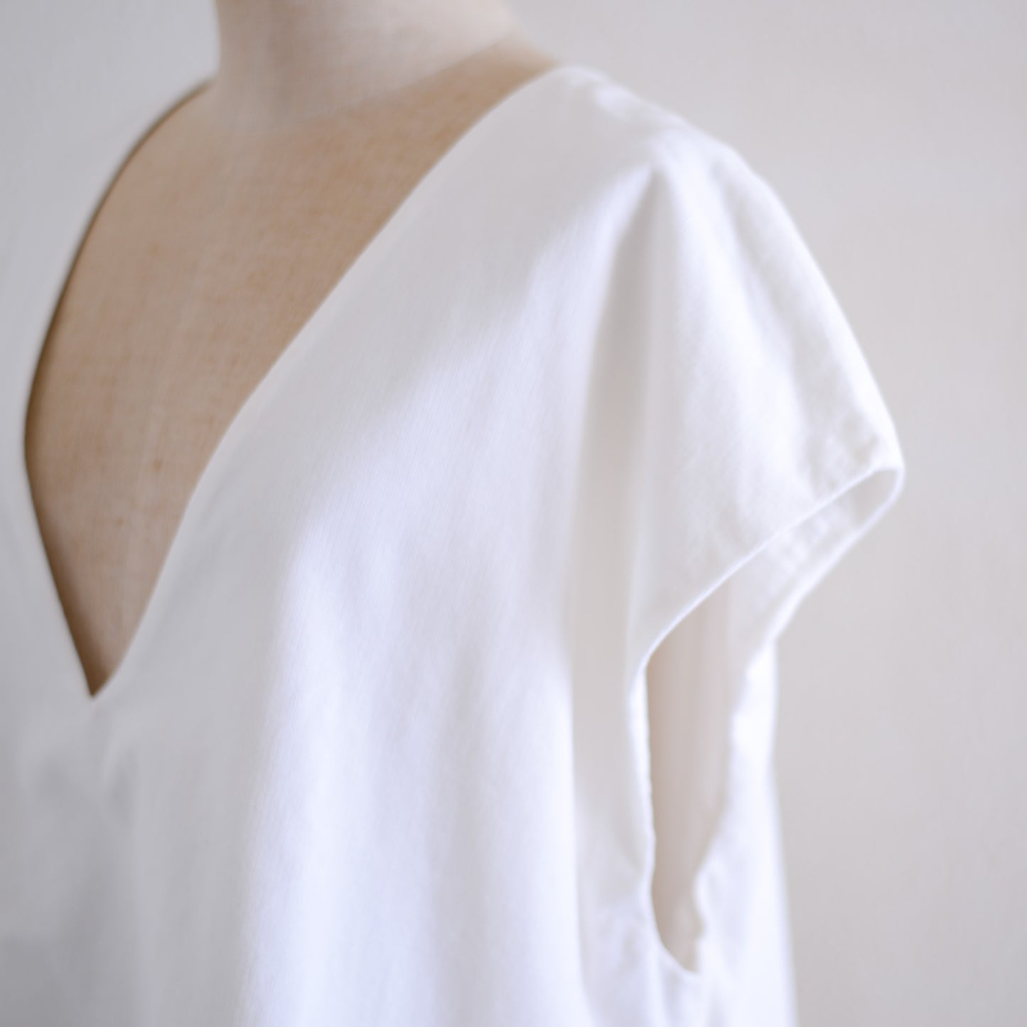 코튼 2웨이 V 넥 베스트 Off White