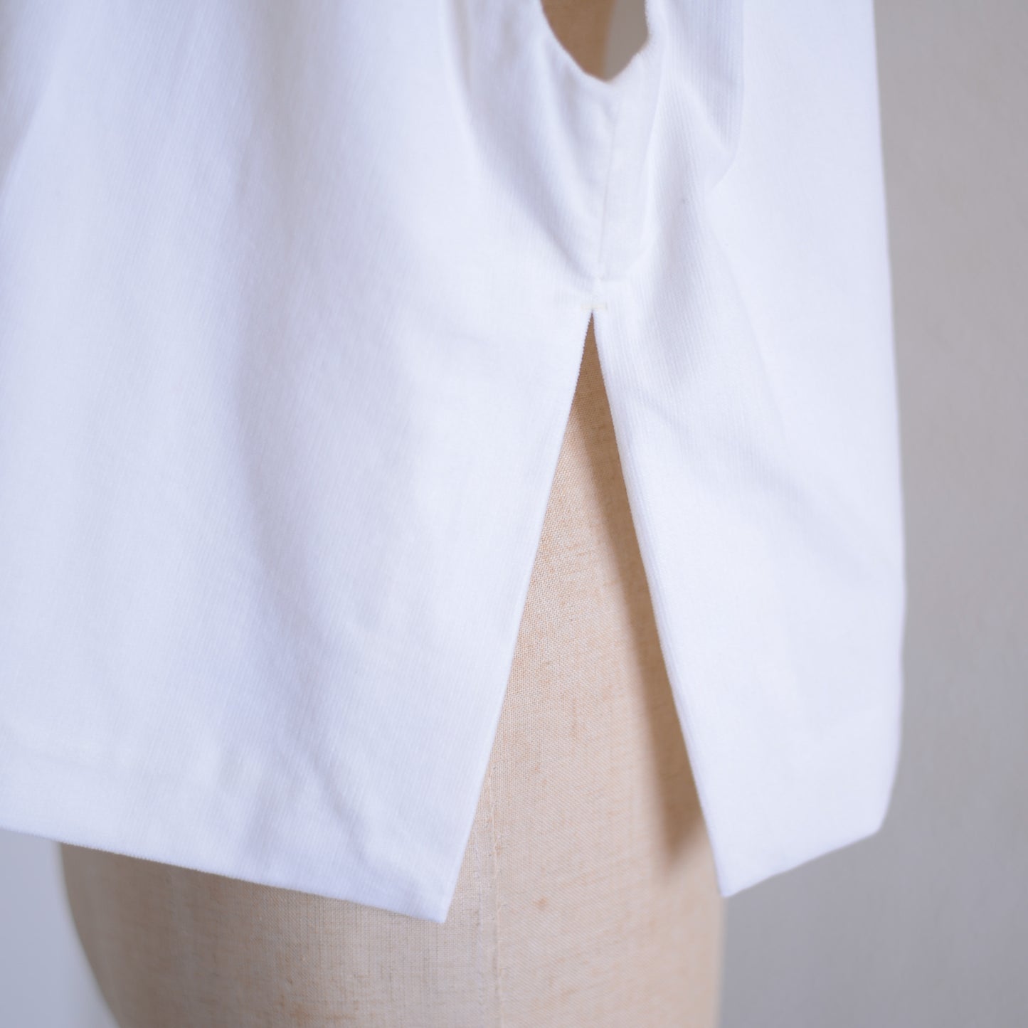 코튼 2웨이 V 넥 베스트 Off White