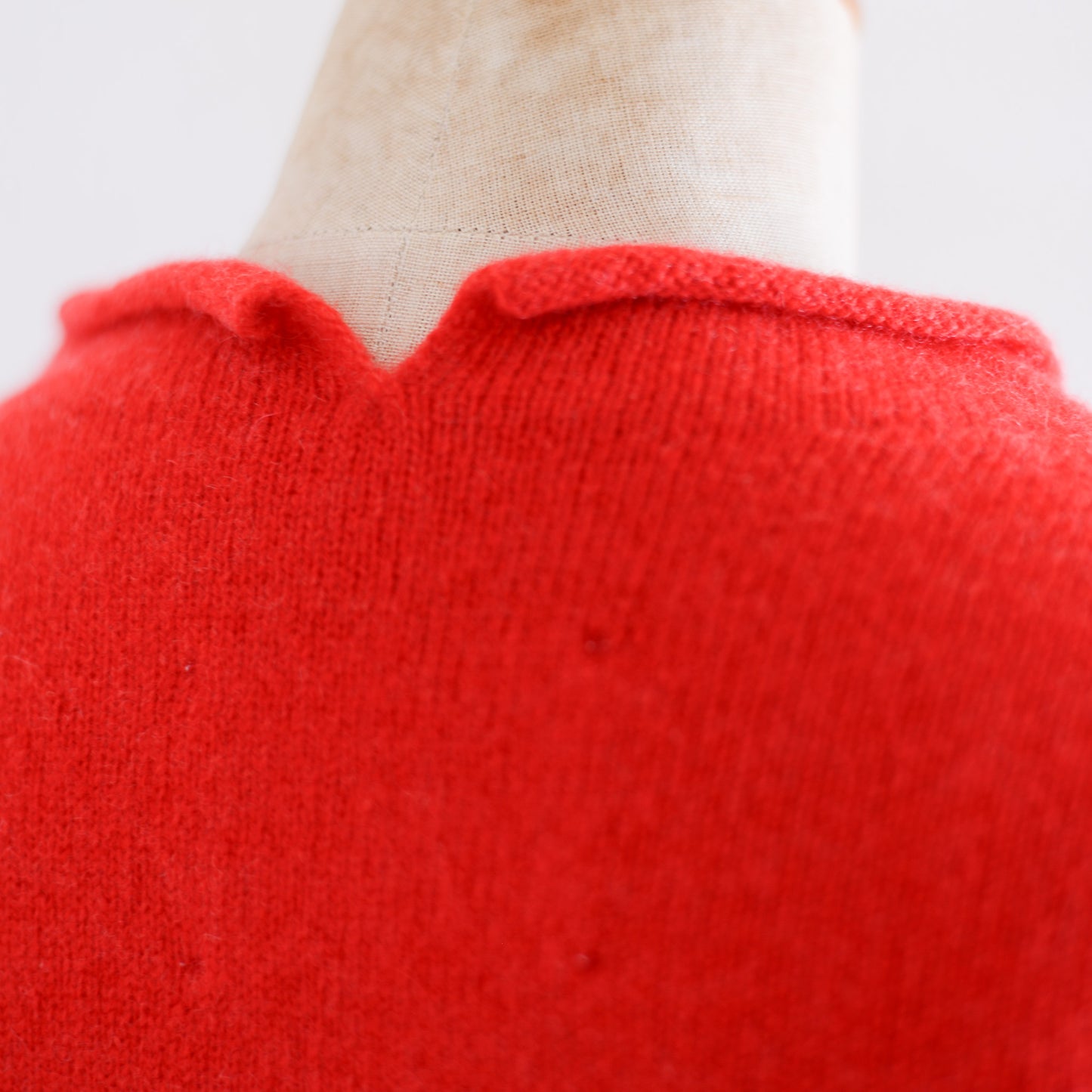Wool and cashmere high-neck sweater in Red