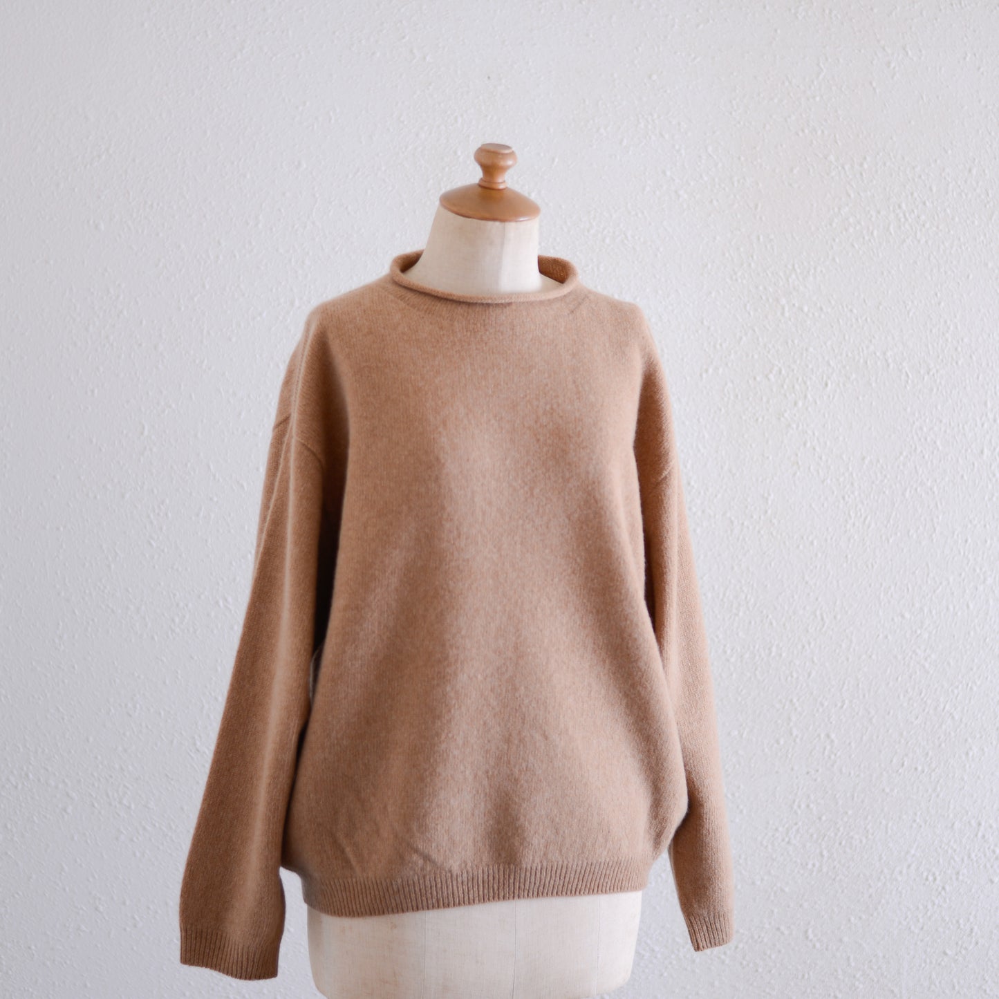 Wool and cashmere high-neck sweater in Camel