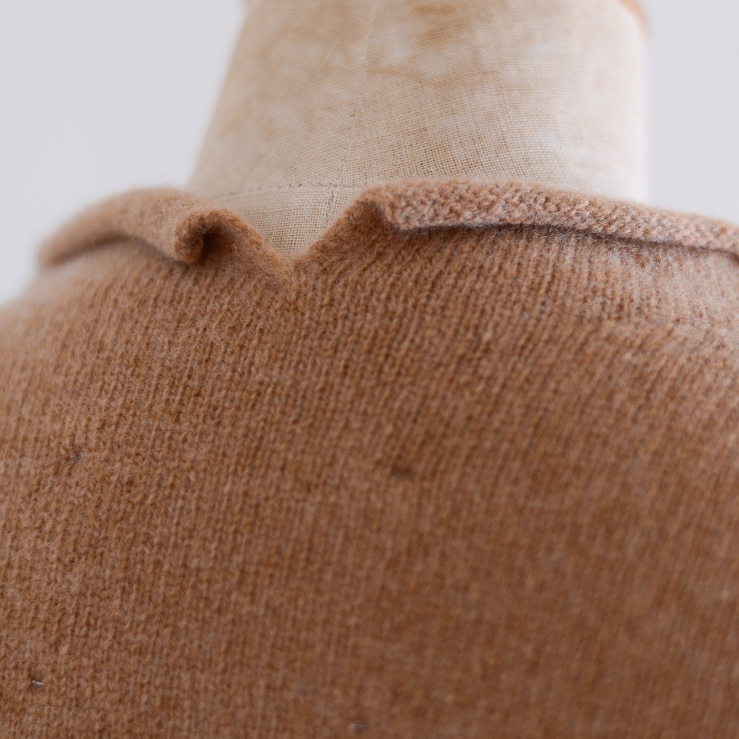 Wool and cashmere high-neck sweater in Camel