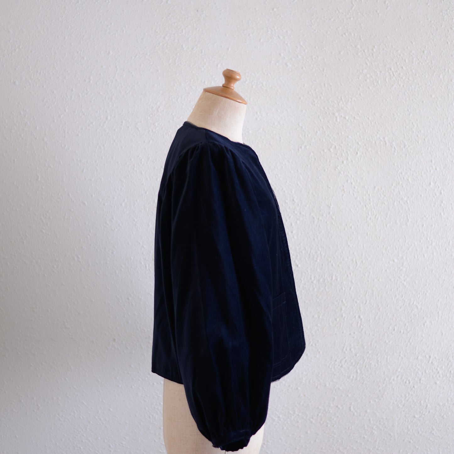 Velvet gathered sleeve short jacket Navy