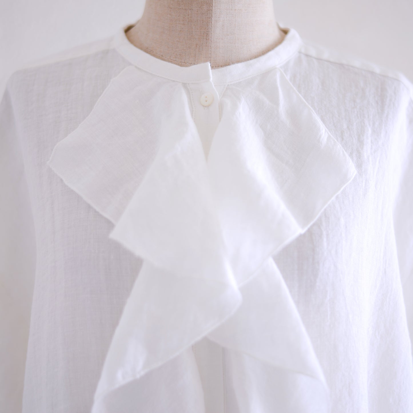 リネンラッフルショートスリーブブラウス  Off White