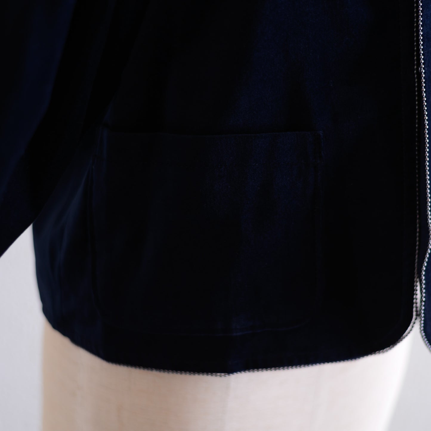 Velvet gathered sleeve short jacket Navy