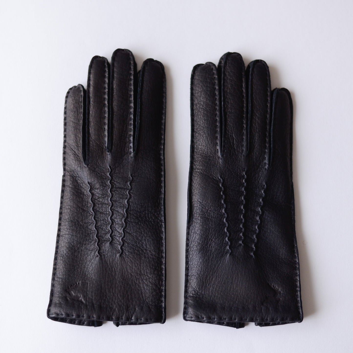Cashmere-lined deerskin gloves in Black