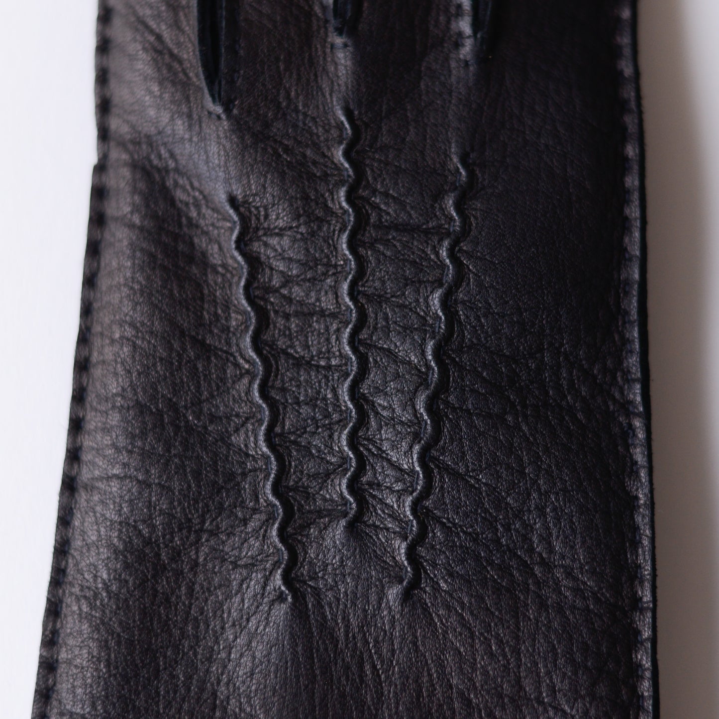 Cashmere-lined deerskin gloves in Black