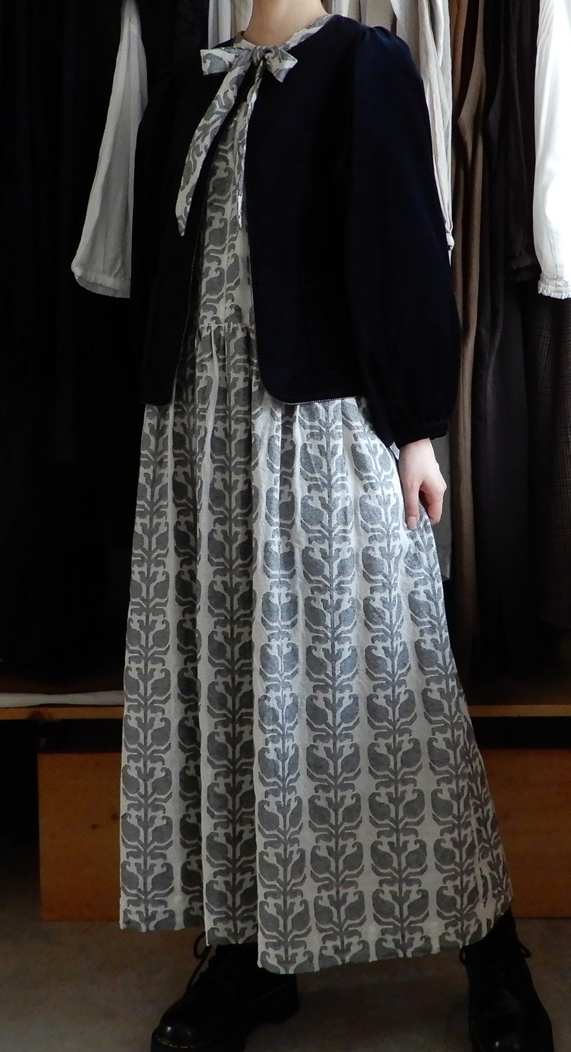 Velvet gathered sleeve short jacket Navy