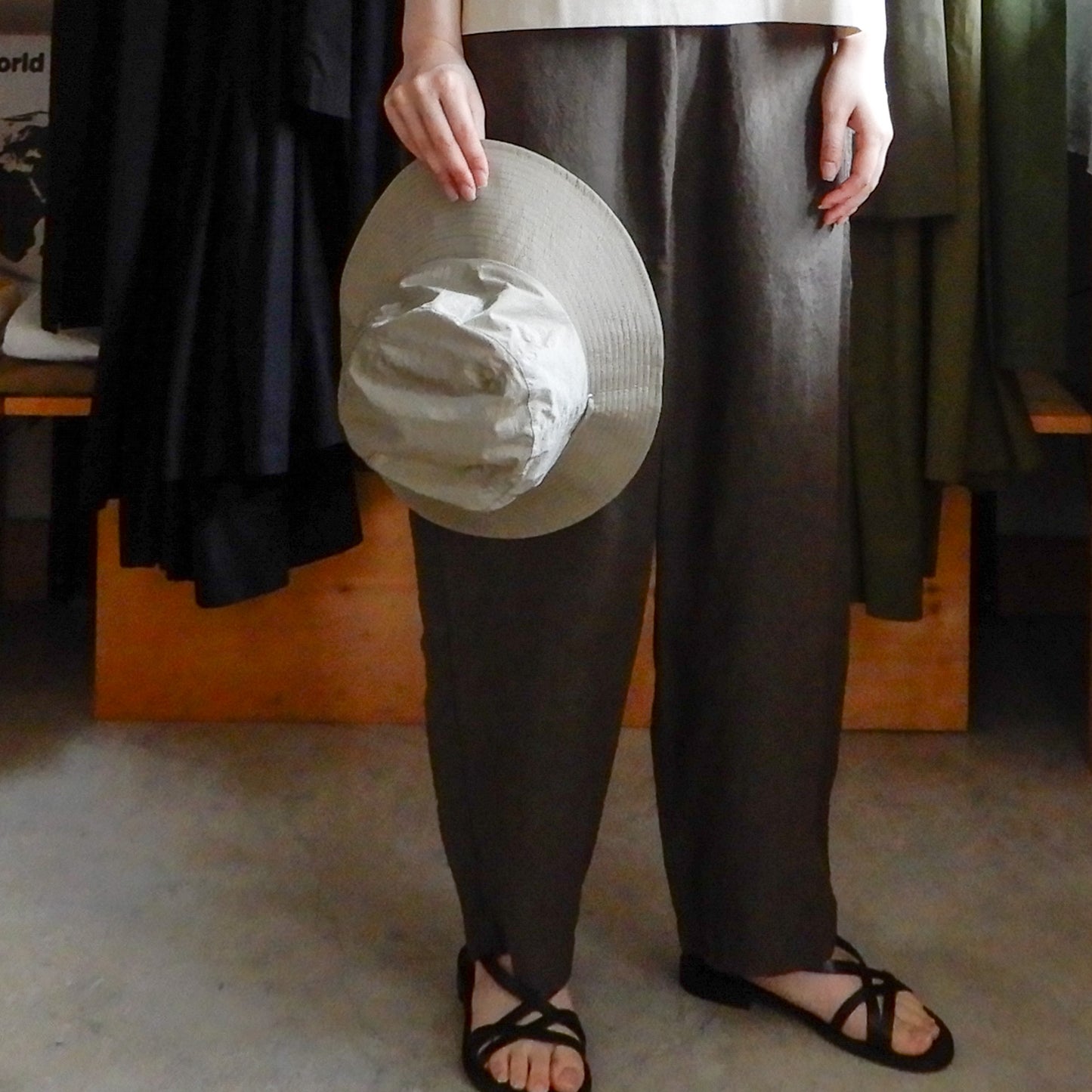 リネンイージーテーパードパンツ Charcoal Gray