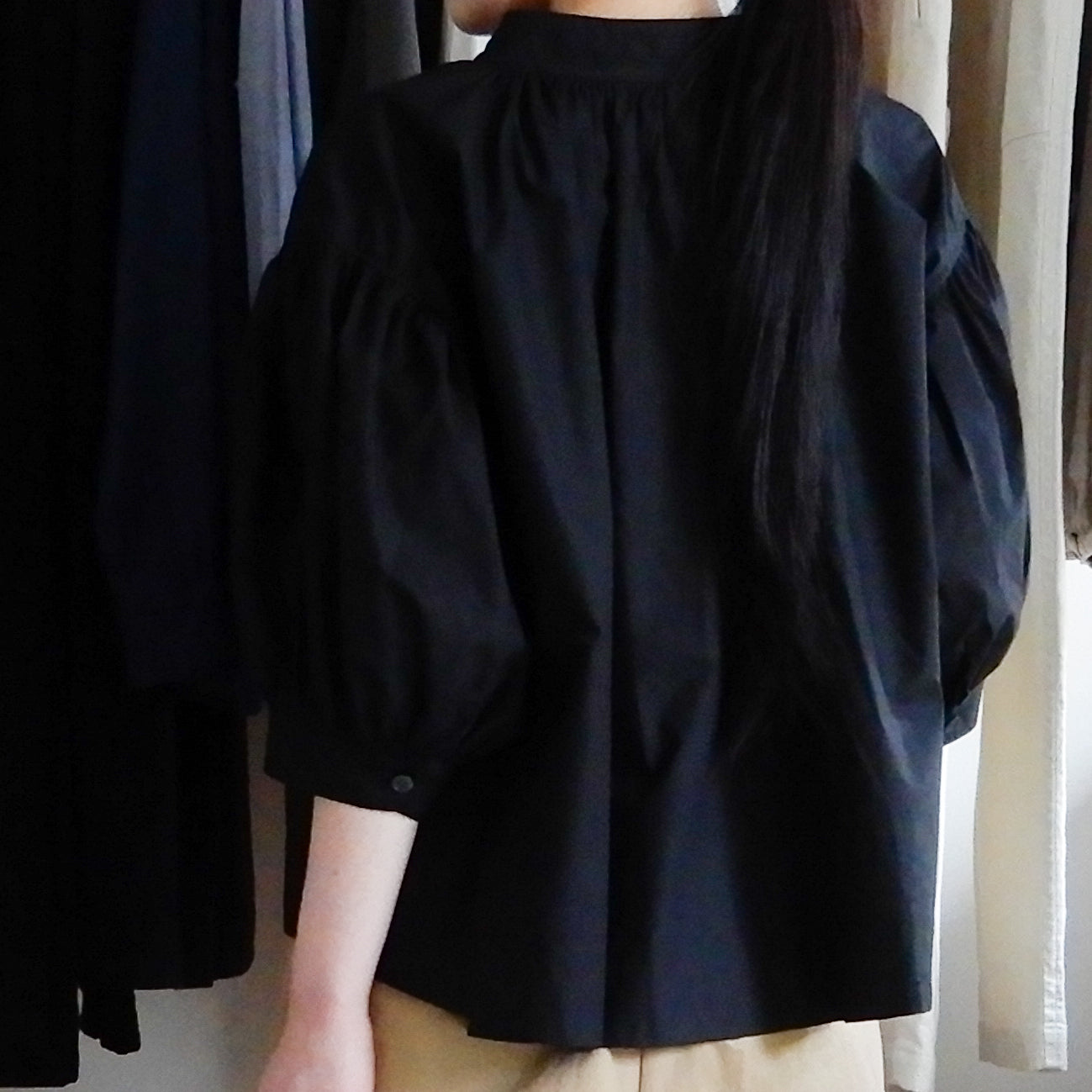 コットンギャザースリーブブラウス Black