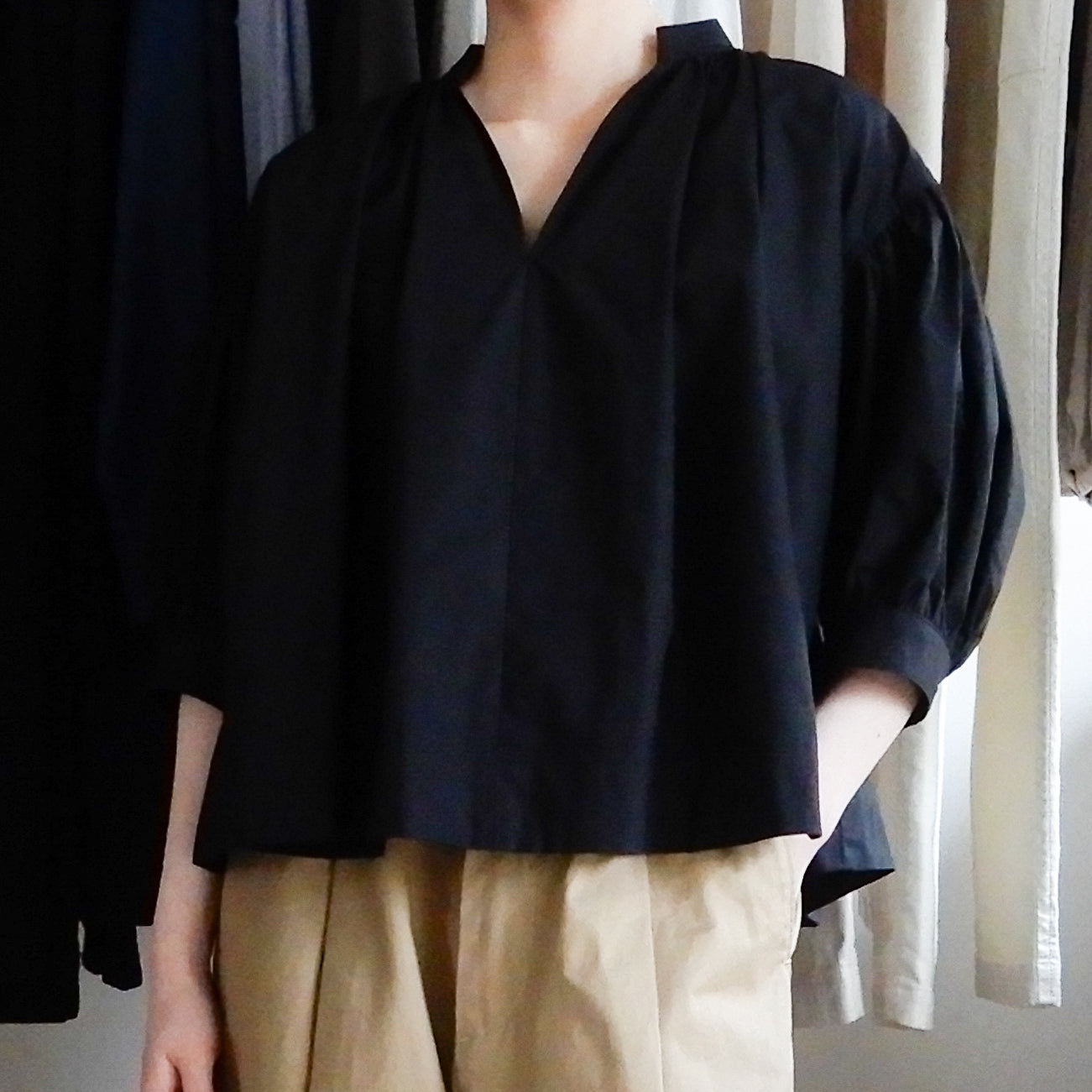 コットンギャザースリーブブラウス Black