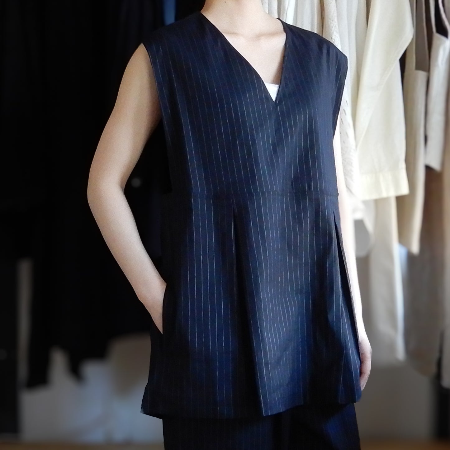 リネンレーヨンVネックタックプルオーバー Navy