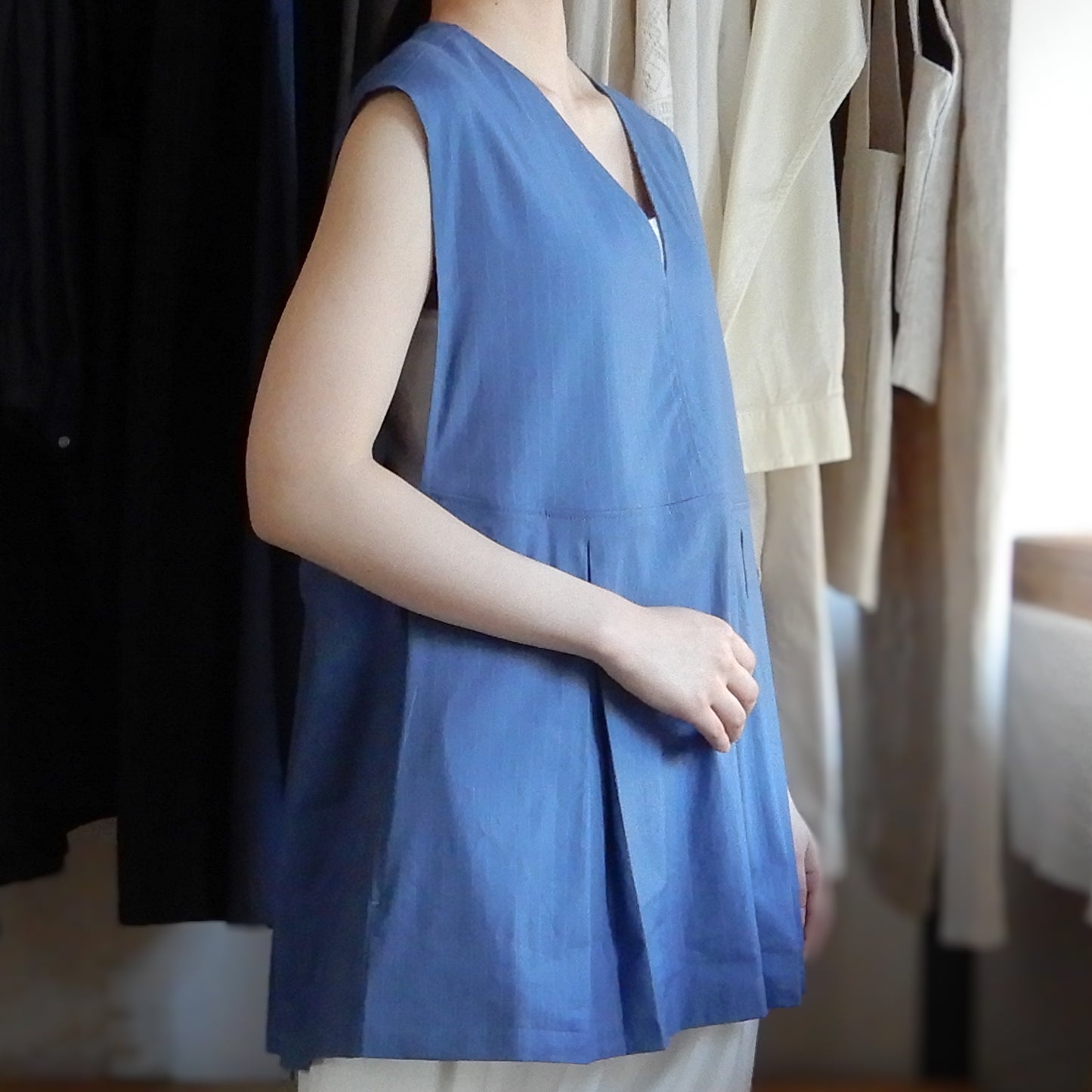 リネンレーヨンVネックタックプルオーバー Blue