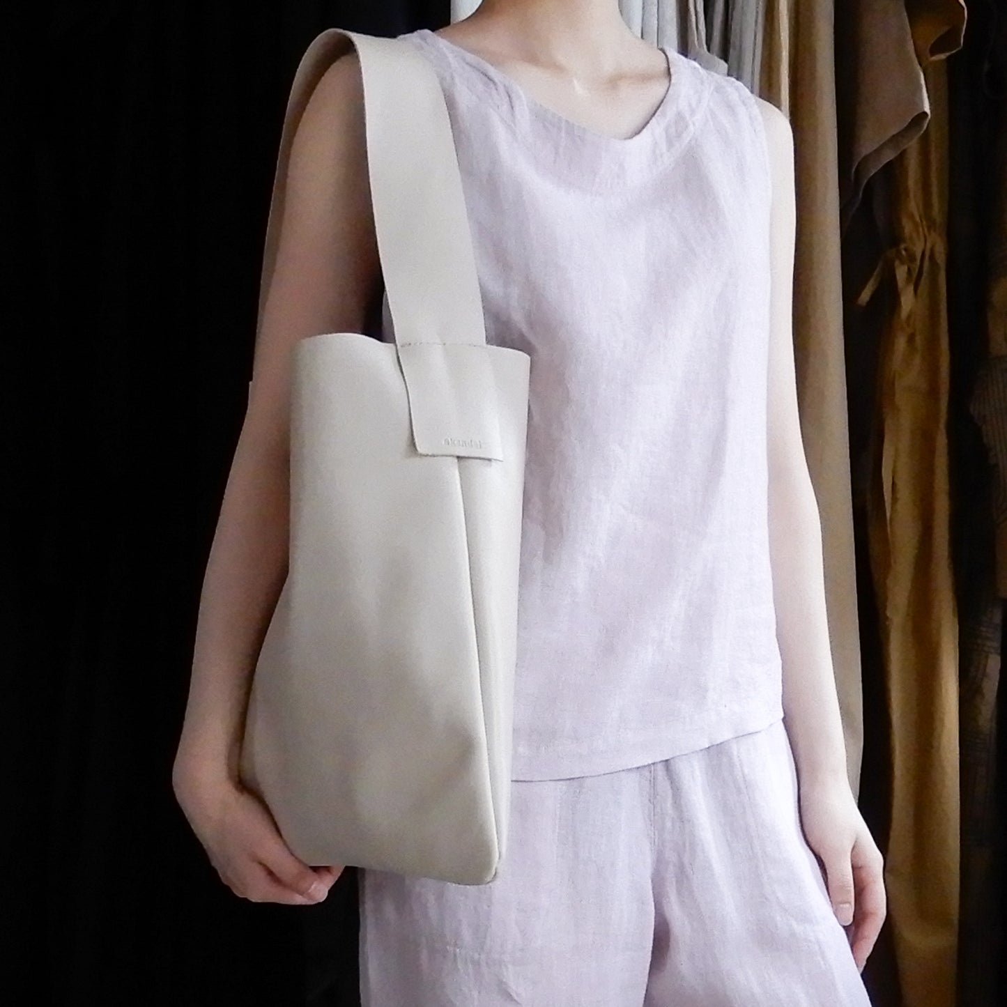 レザーショルダーバッグ Beige