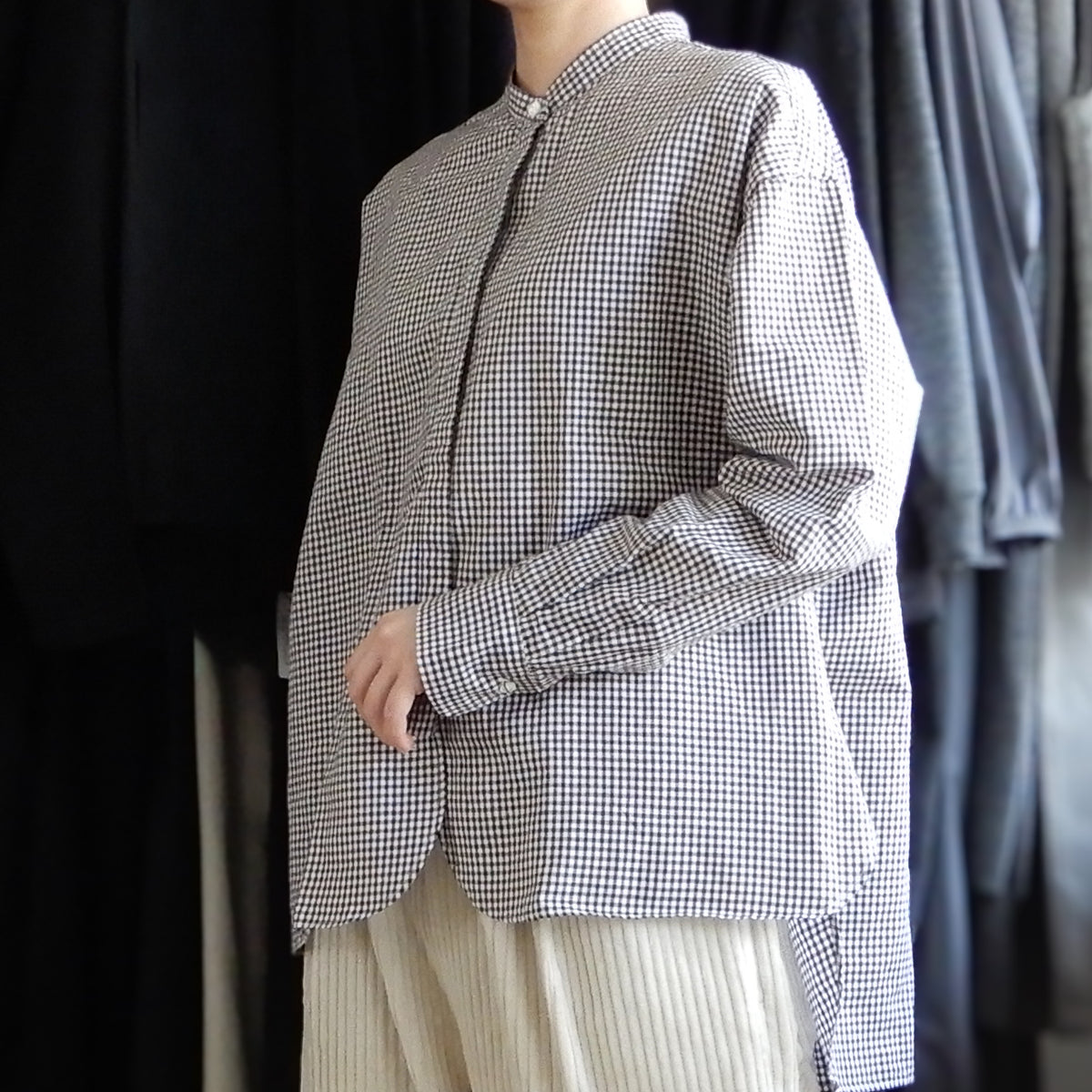 Cotton Linen Concealed Button Shirt Off White × Brown